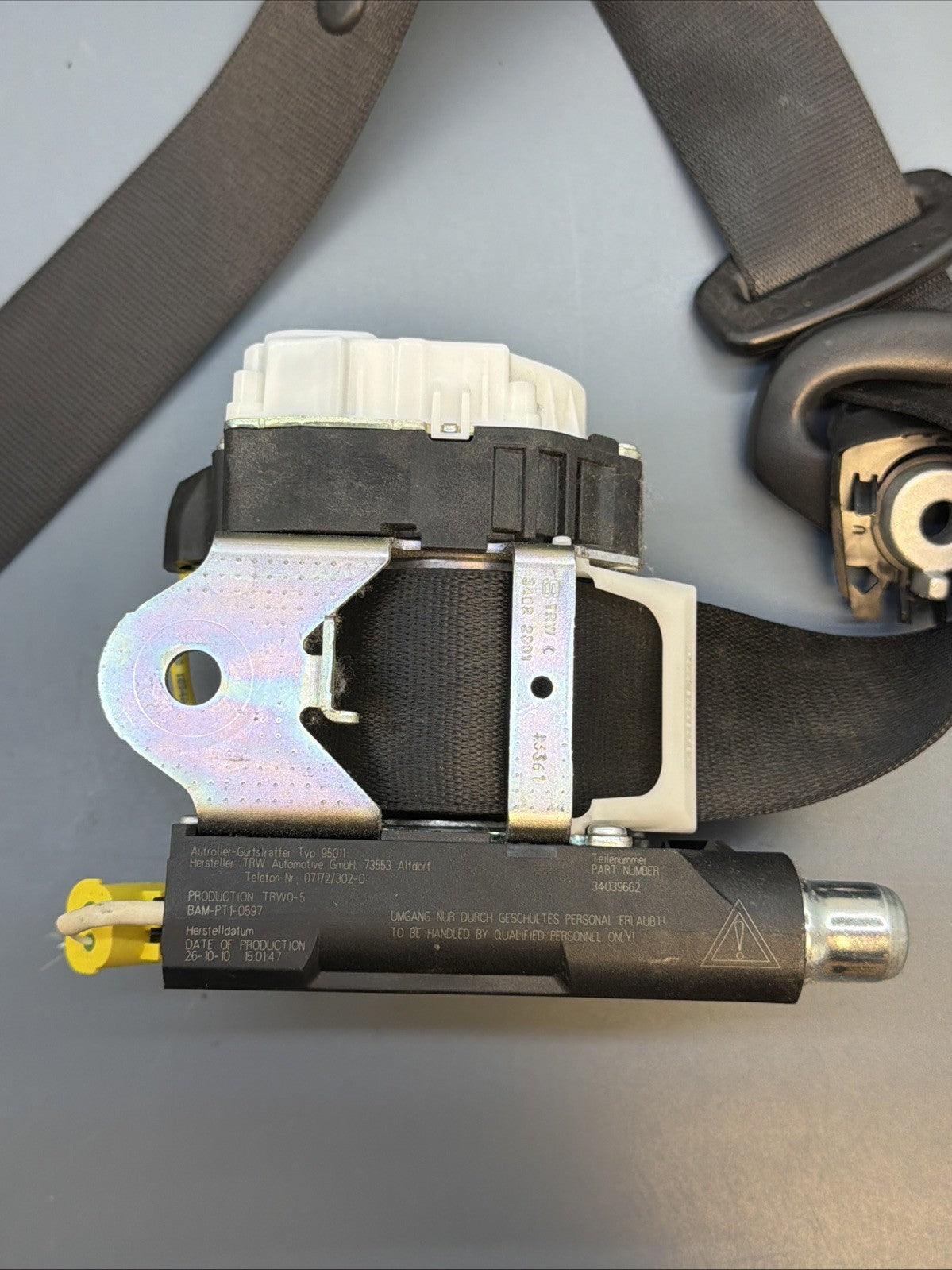 08-13 BMW E88 128i 135i Front LEFT Side Convertible Seat Belt OEM