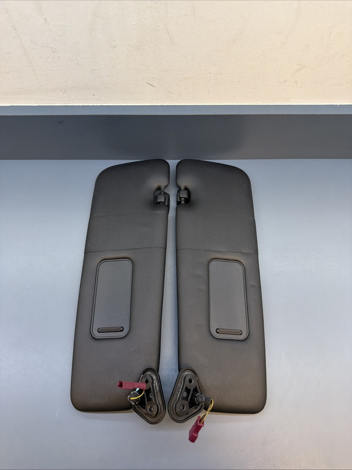 OEM BMW E88 E93 128 135 328 335 M3 CONVERTIBLE Left Right Sun Visor Black SET