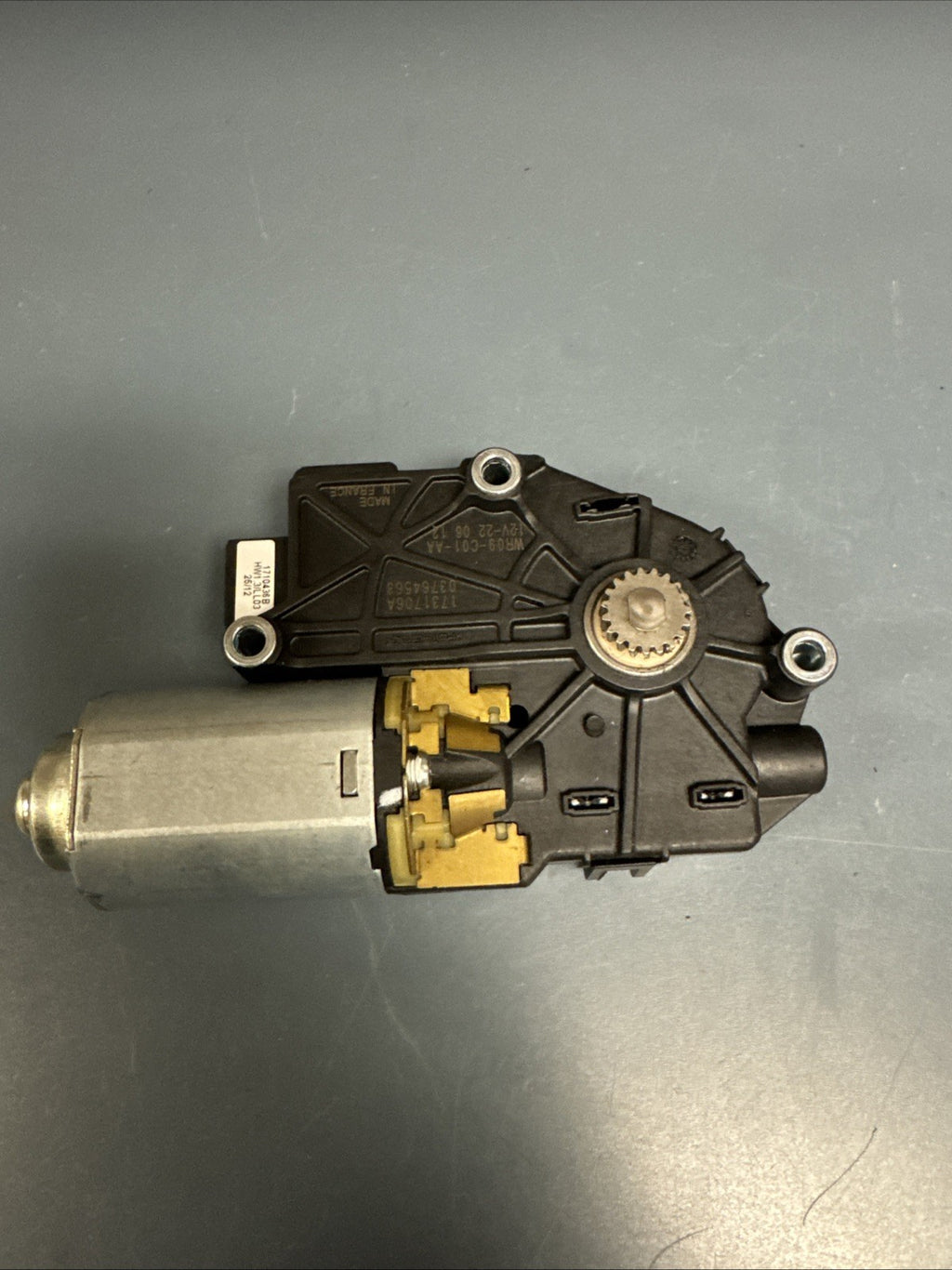 BMW OEM SUNROOF ELECTRIC MOTOR DRIVE UNIT MODULE E81 E82 E87 E90 E92 7193398