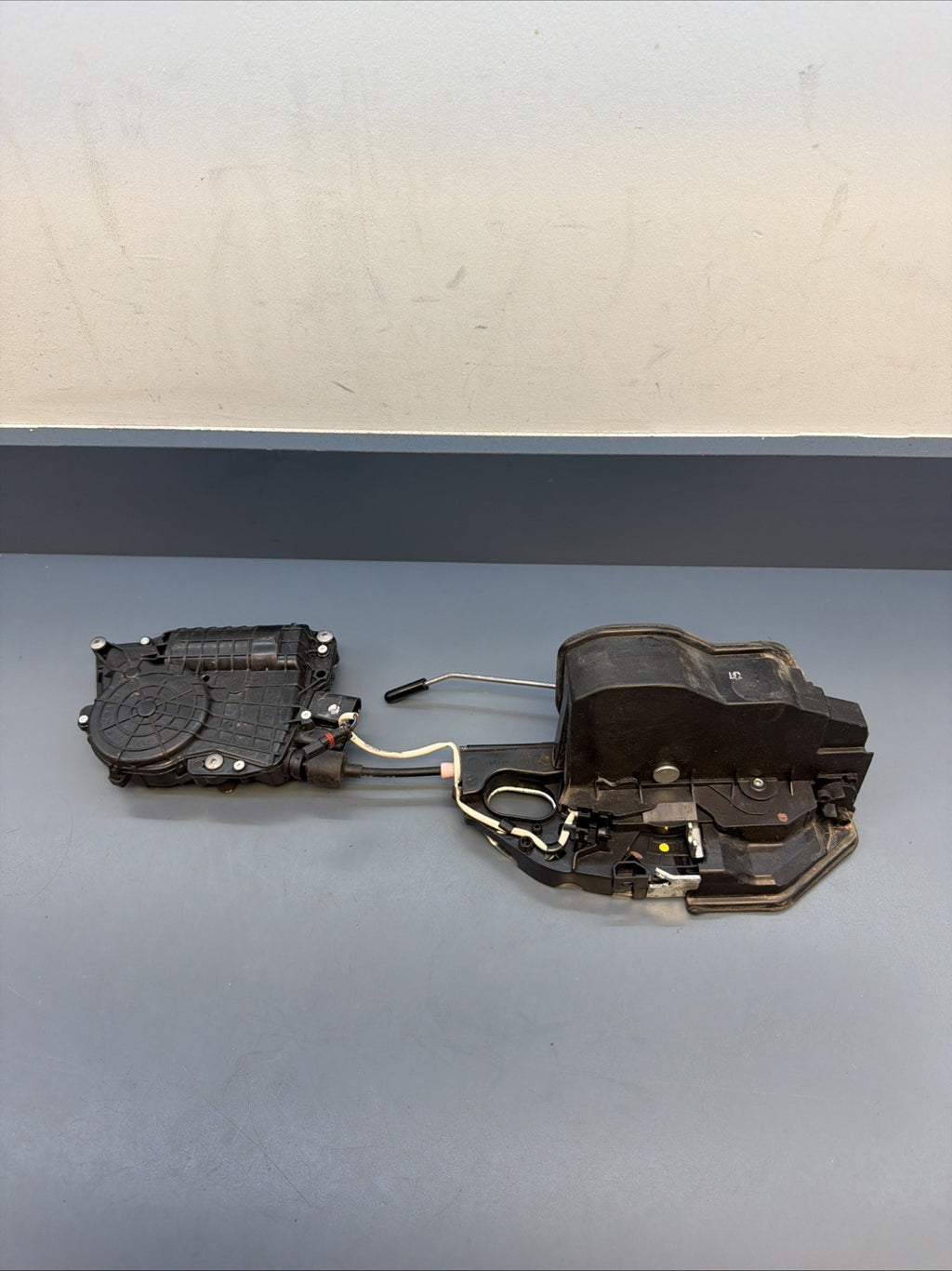 2011-2016 BMW F10 M5 REAR LEFT DRIVER DOOR LOCK SOFT CLOSE 7154515 OEM