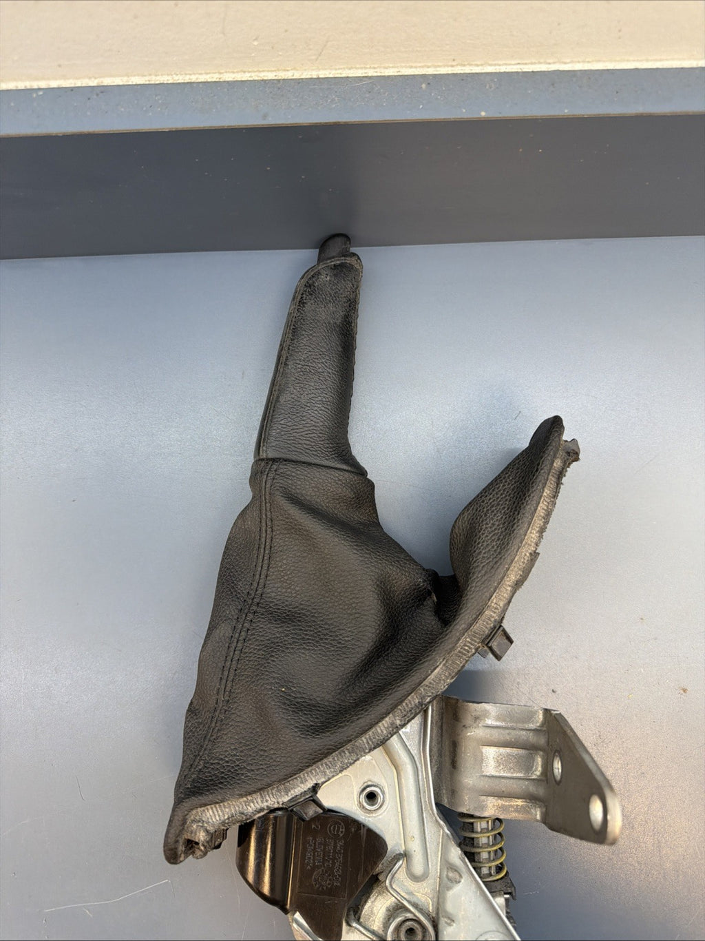 BMW E82 E88 128i 135i E90 E91 E92 E93 328i 335i HANDBRAKE LEVER ASSEMBLY 6764924