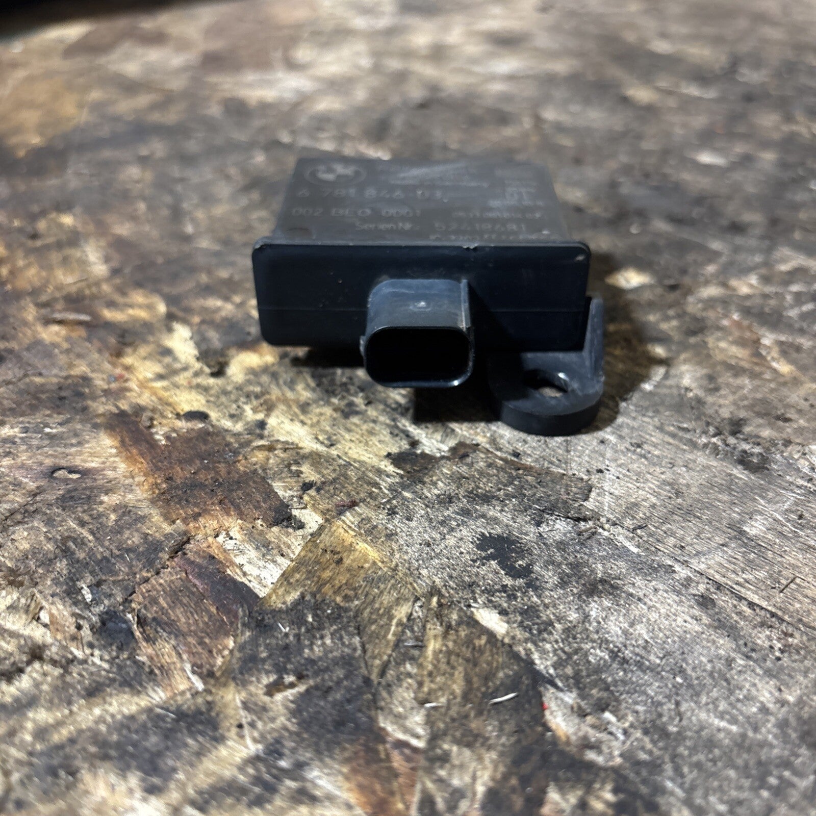 BMW E60 E61 E63 E64 E65 E70 E82 E88  TIRE PRESSURE TRIGGER MODULE 6781846