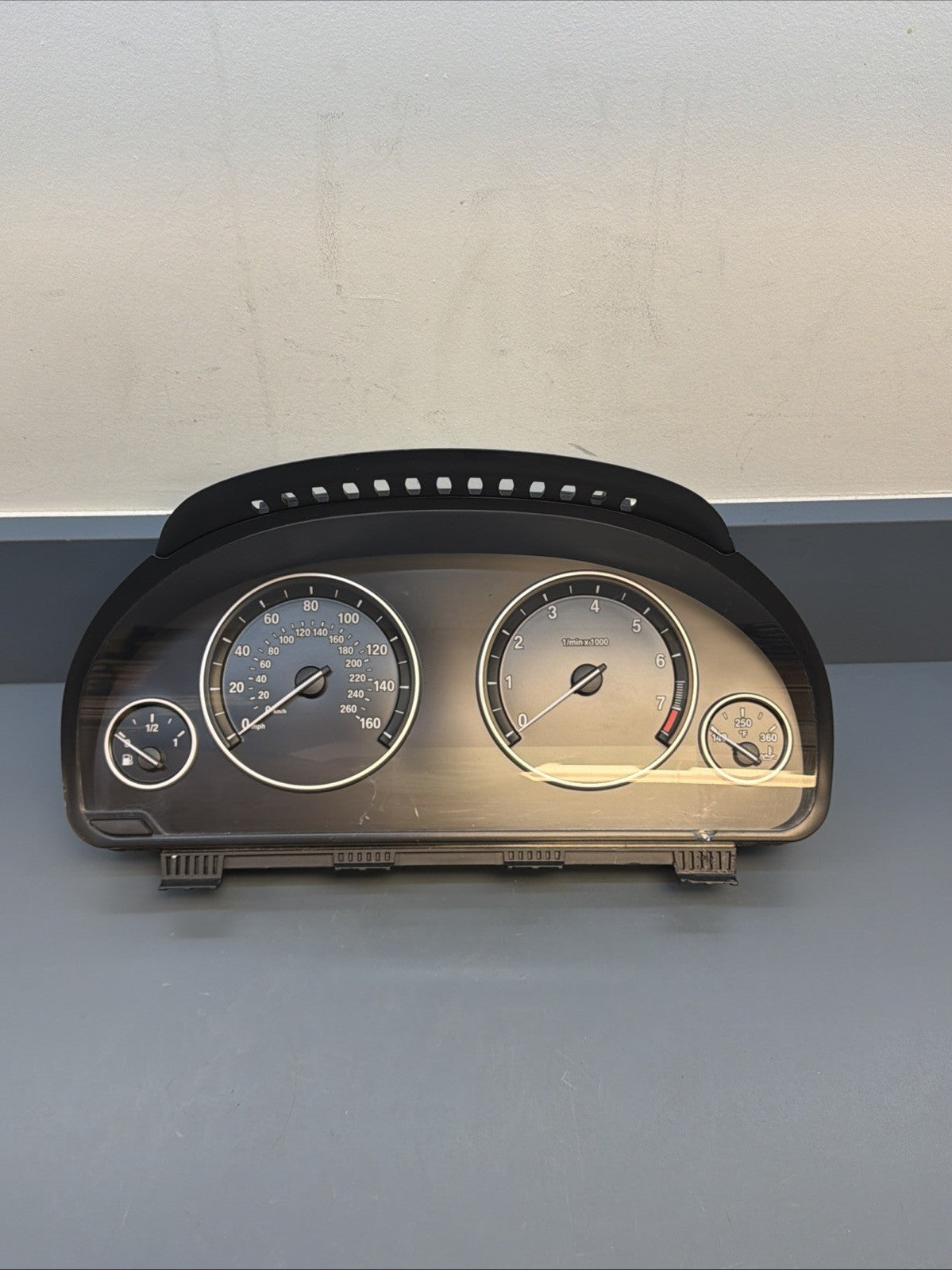2011-13 BMW 528i 535i 550i F10 INSTRUMENT CLUSTER SPEEDO SPEEDOMETER 9285193