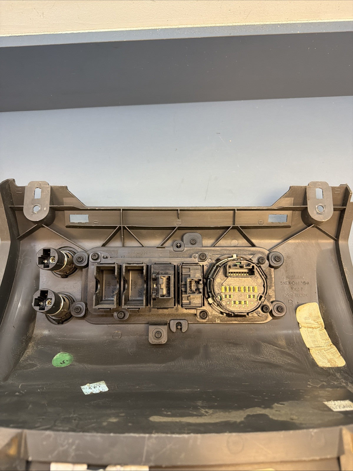 05-12 NISSAN XTERRA Lower Center DASH SWITCH TRIM BEZEL 4WD Switch Vdc Used Oem