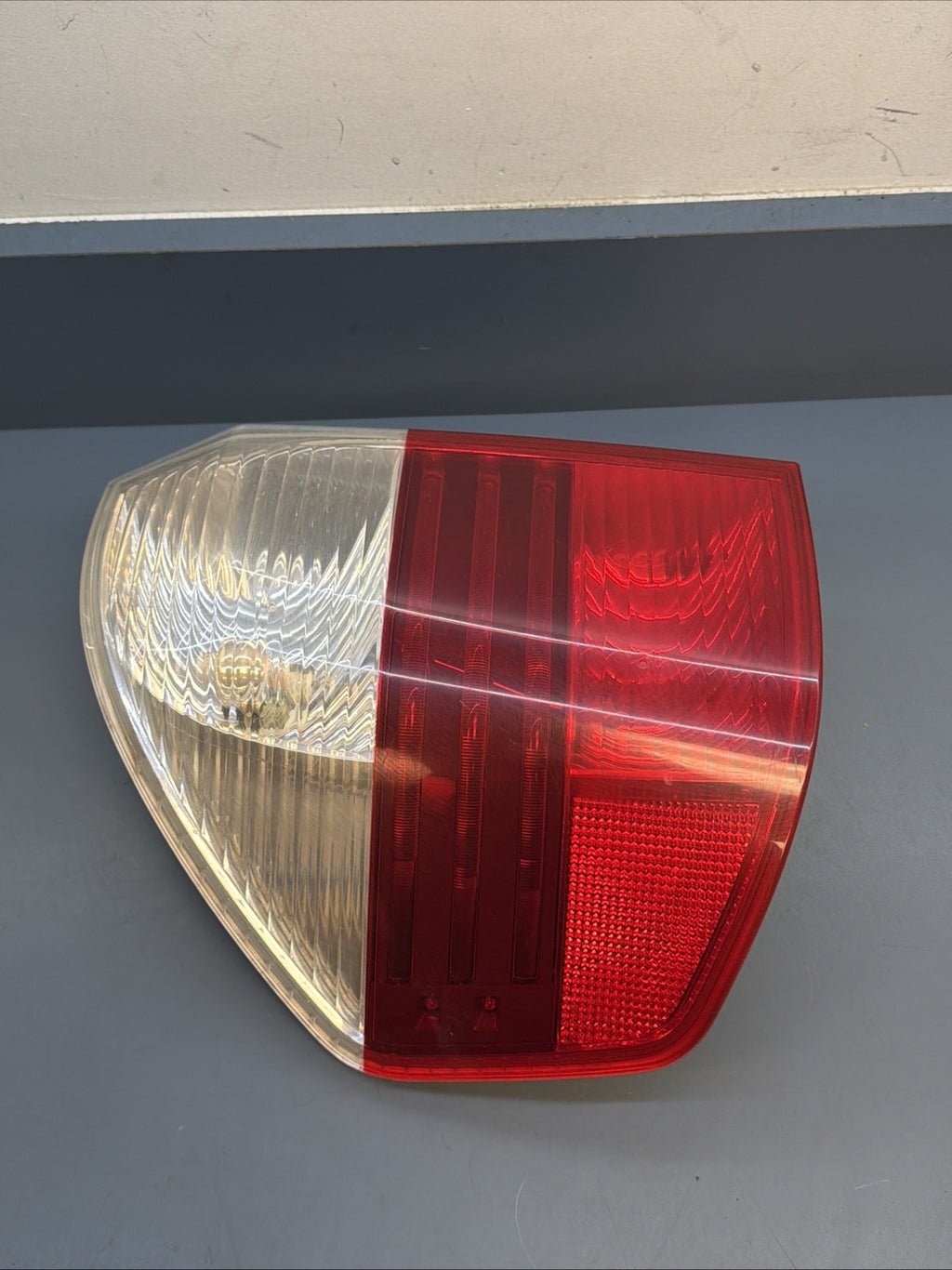 2007-2010 BMW X3 LEFT DRIVER SIDE OUTER TAILLIGHT LAMP ASSEMBLY OEM 7162211