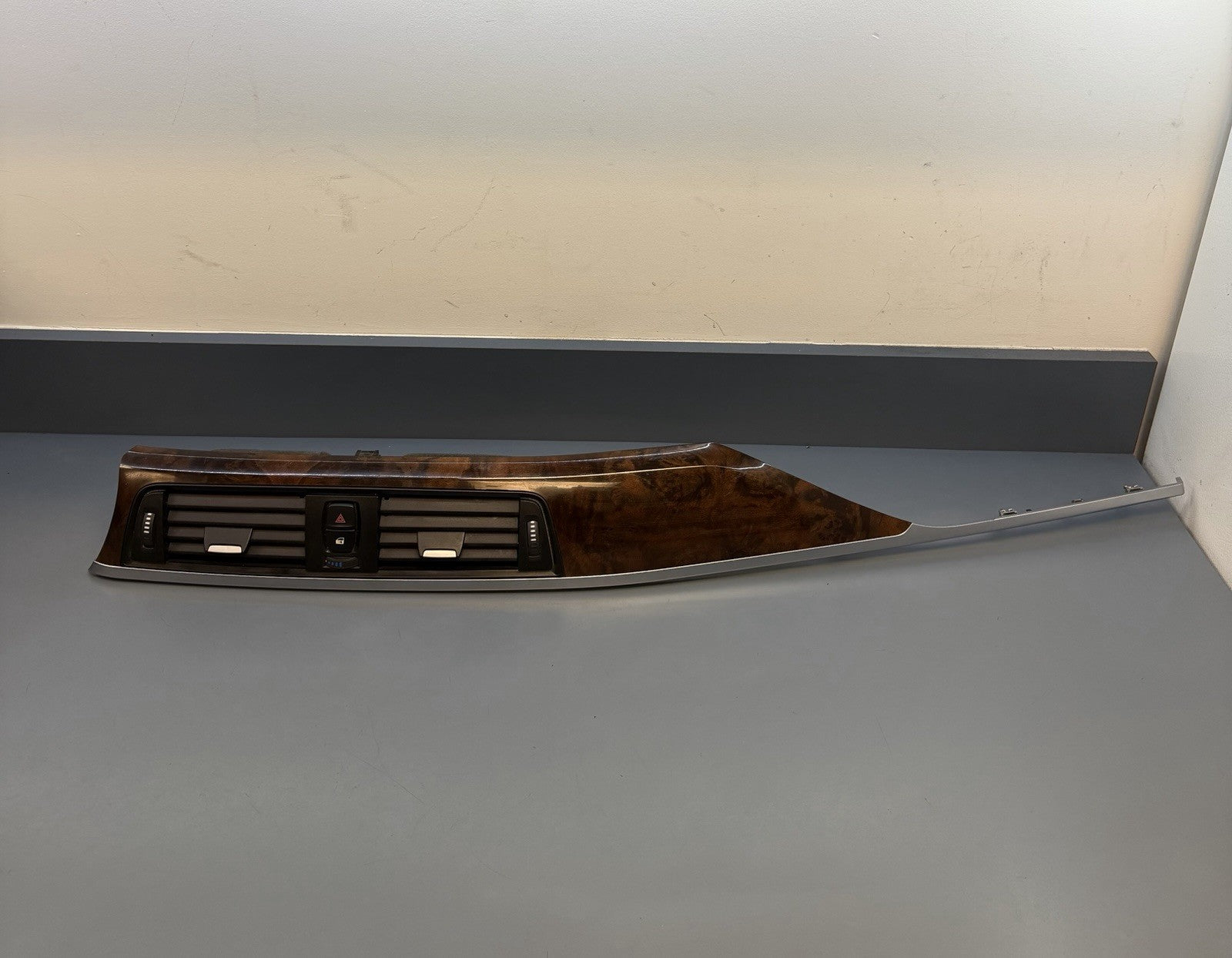 12-15 BMW F30 328i 335i Center Dash Trim Molding W/ Air Vents 9218552 OEM