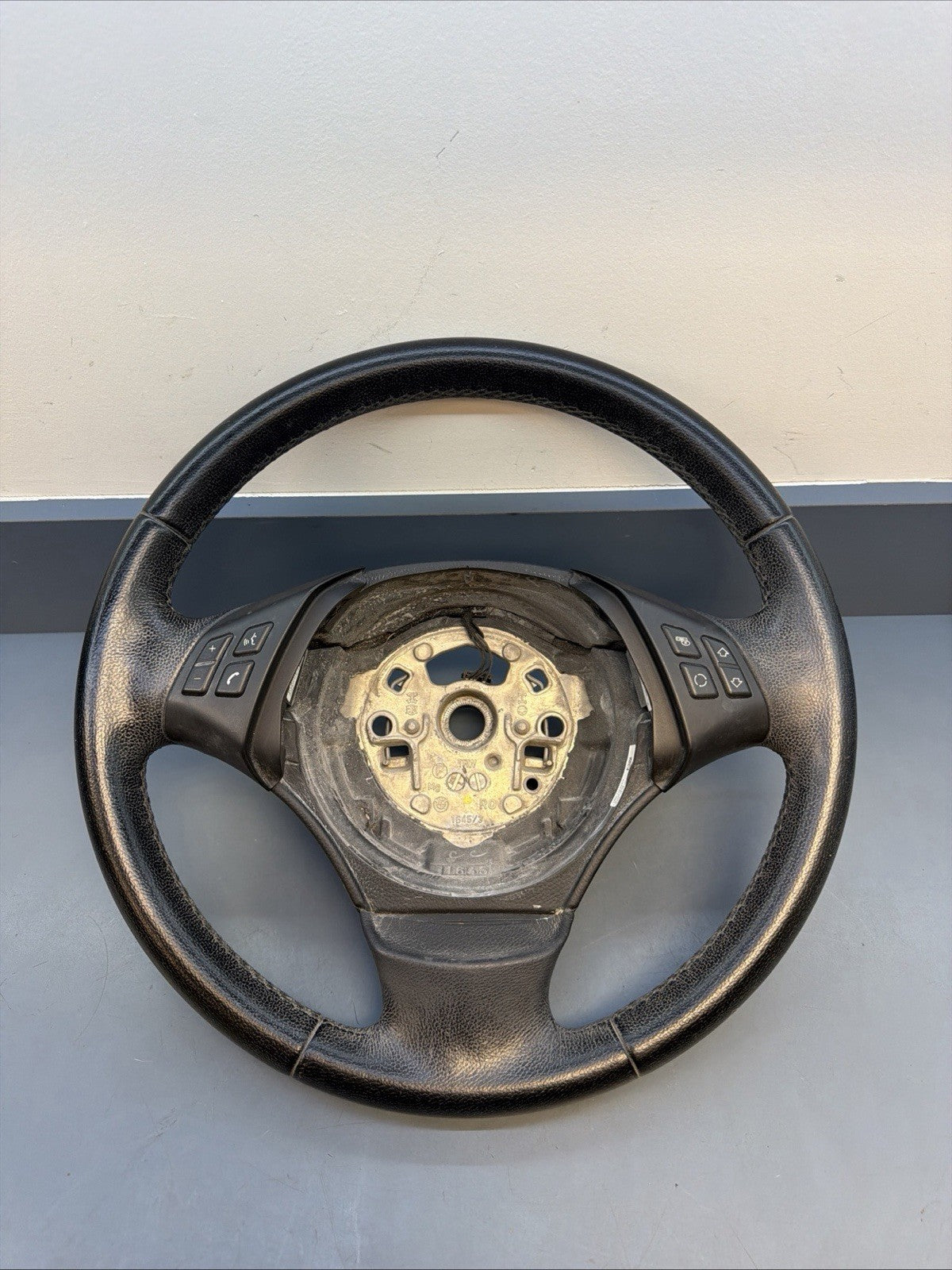 2006–2011 BMW 325i E90 STEERING WHEEL W/ CONTROL SWITCHES OEM 6959893-01 6764547