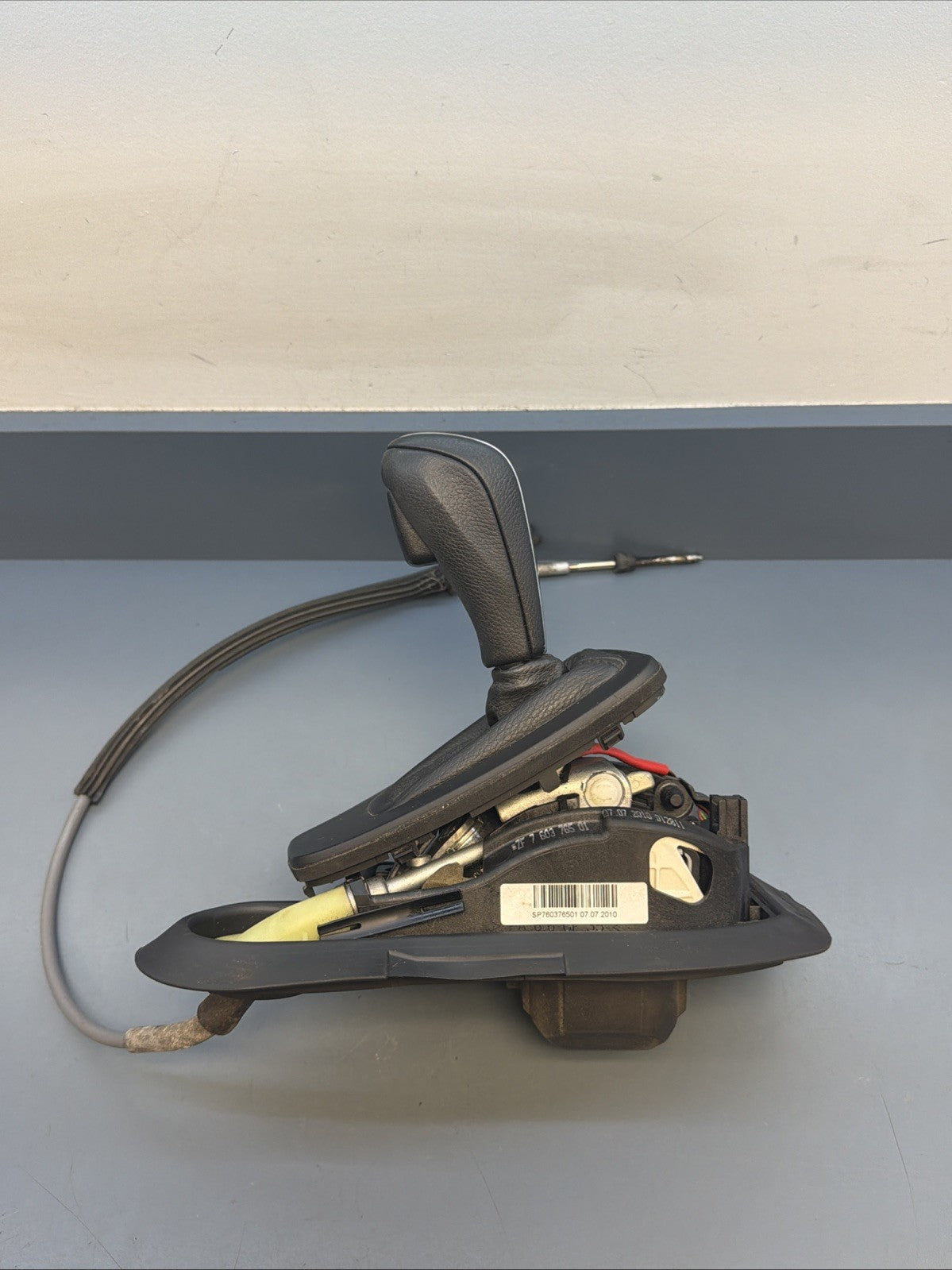 07-13 Genuine BMW 328ix E90 Floor Automatic Gear Shifter Selector OEM+ 7603765