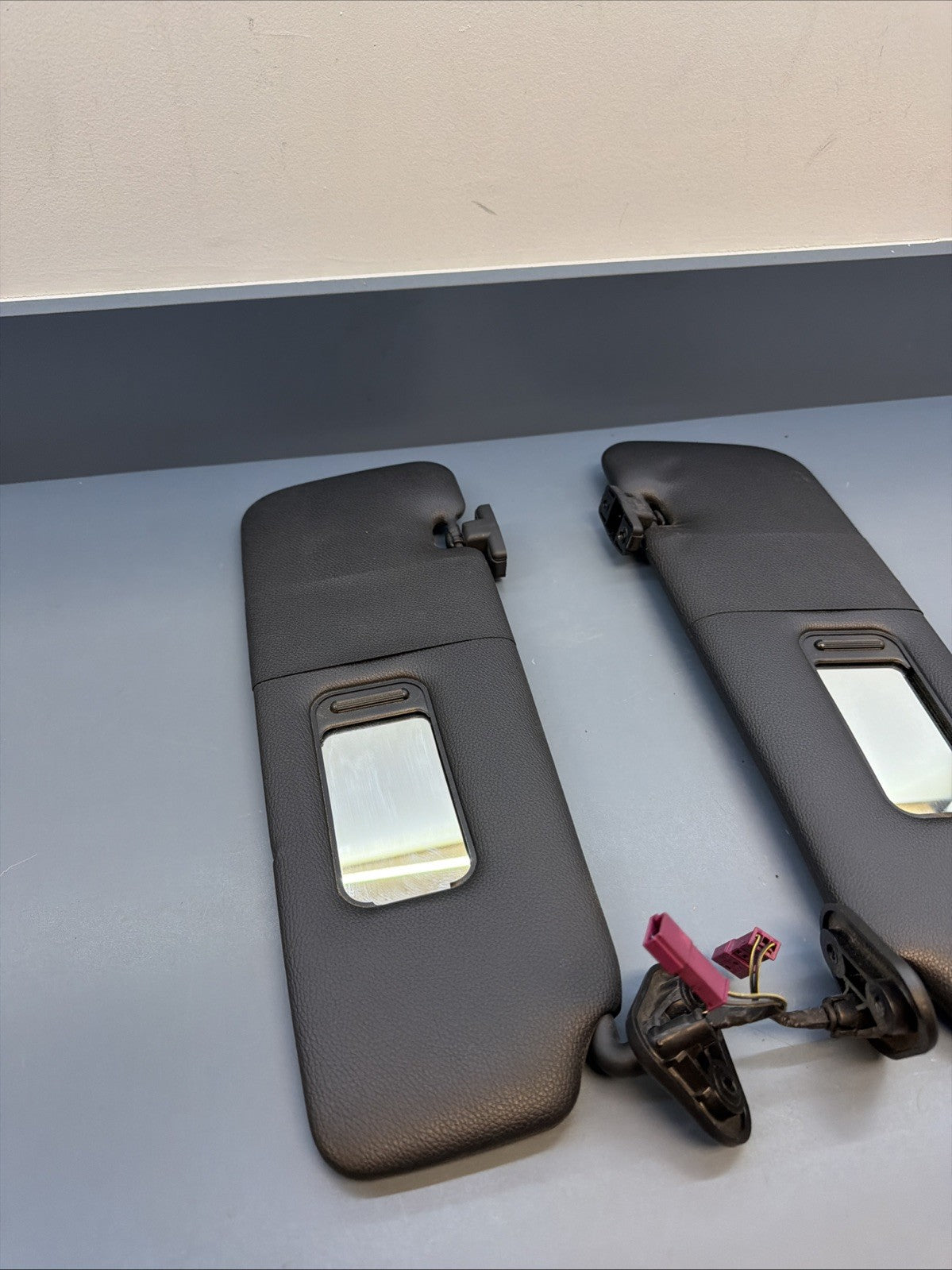 BMW E93 328i 335i Left/ Right Driver Convertible Interior Sun Visor SET 6905983