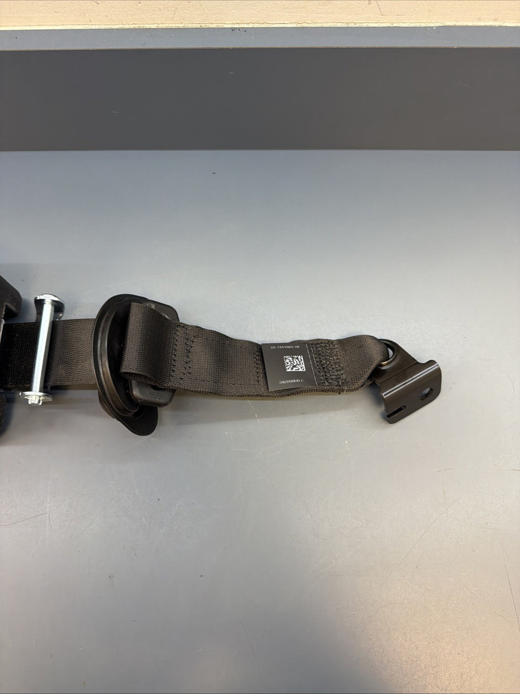 2018 - 2023 BMW X2 F39 REAR LEFT SIDE SEAT BELT SEATBELT RETRACTOR OEM 7422967