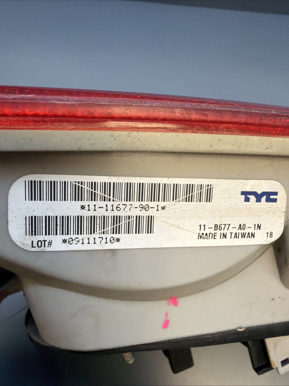 BMW E90 LCI 09-11 TYC TAIL LIGHT RT PASSNAGER SIDE OUTTER LIGHT 111167790