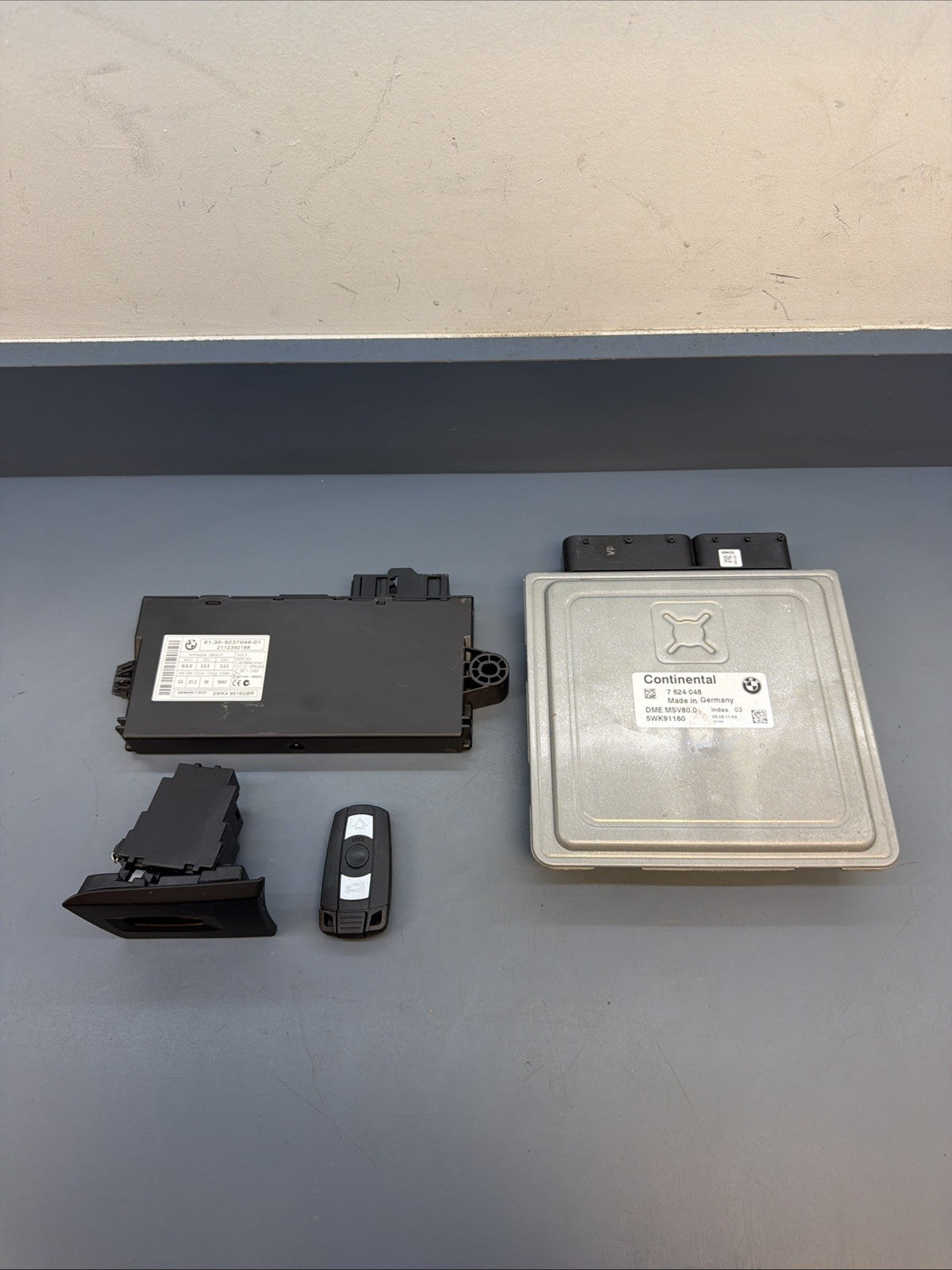 BMW E90 E93 328i ECU N52 3.0 Engine Computer Ignition Module Key MSV80 7624048
