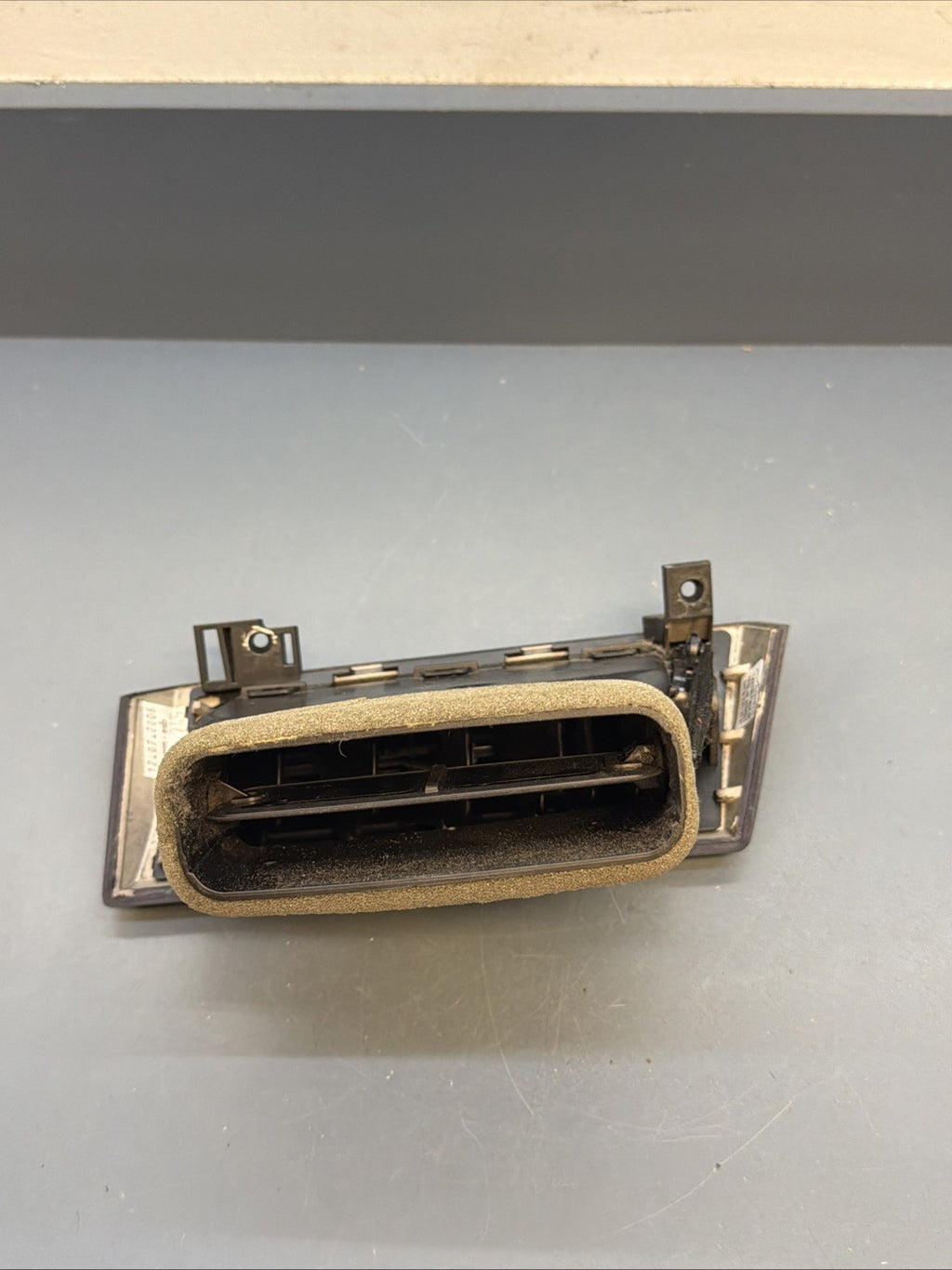 06-07 BMW M5 525i 530i 550i DRIVER LEFT SIDE DASH TRIM BEZEL AC VENT 6953619 OEM