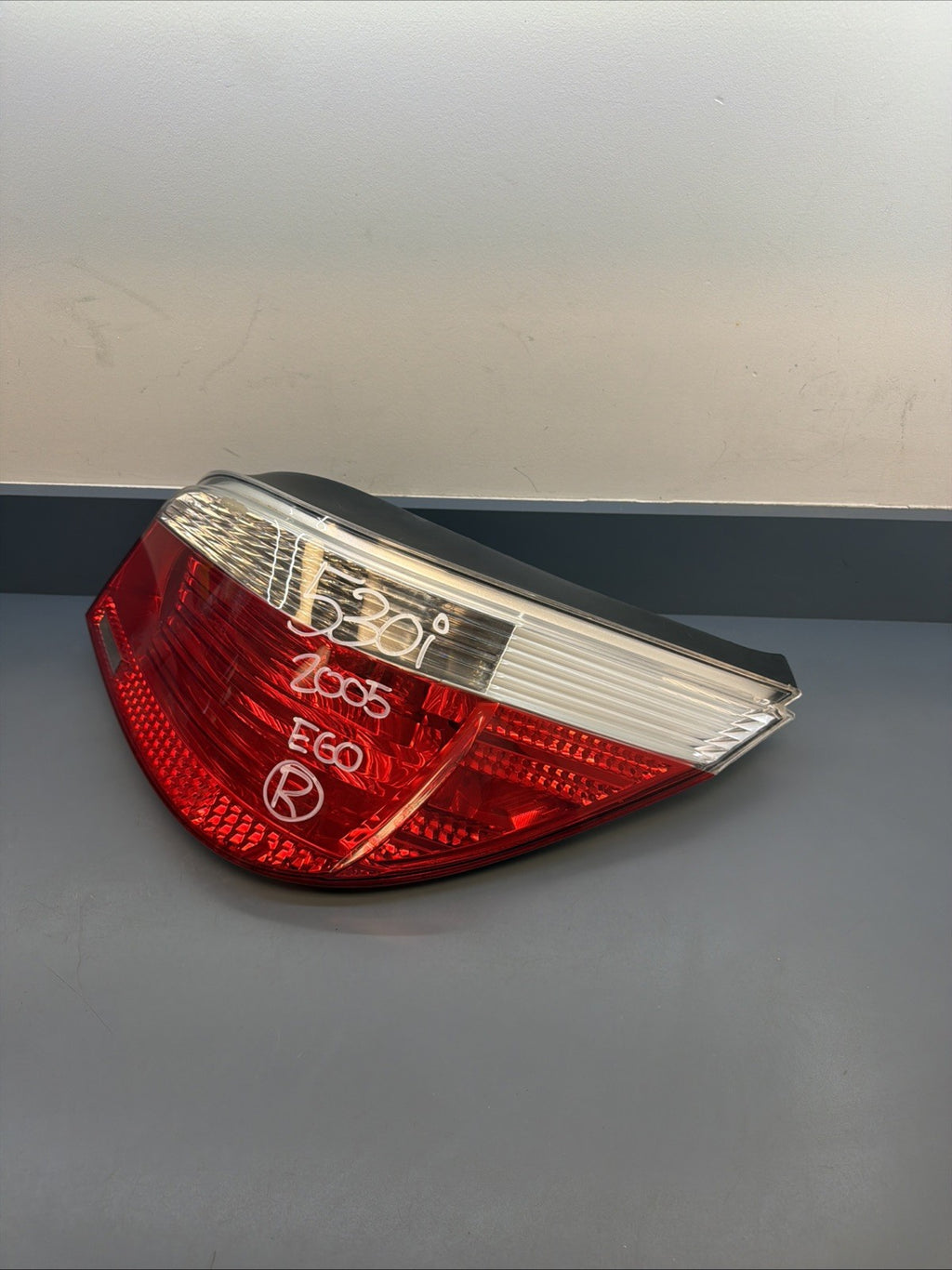 2004-2007 BMW 5 SERIES M5 E60 REAR RIGHT PASSENGER TAIL LIGHT LAMP OEM 7165740
