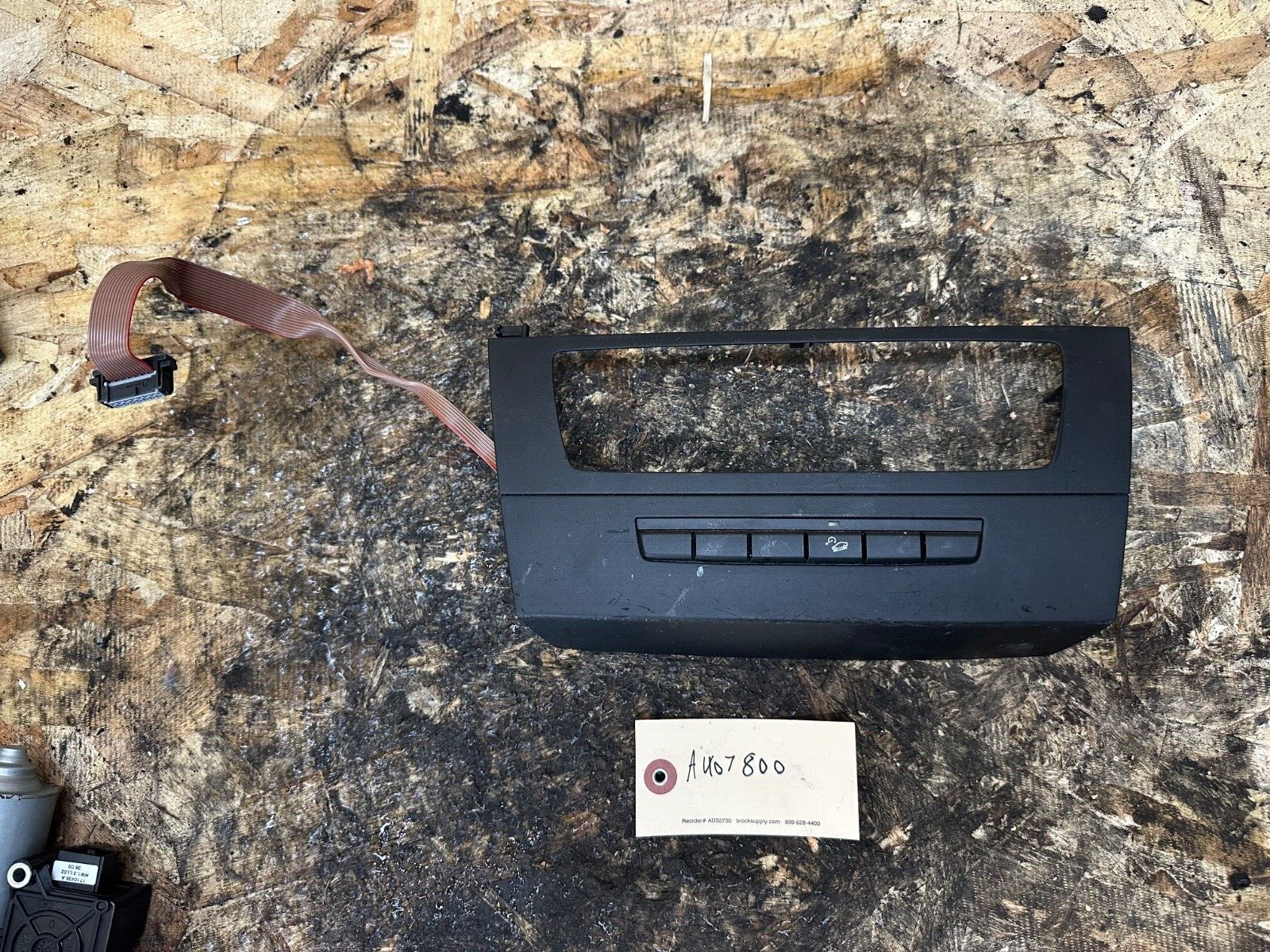 2007-2011 BMW E90 335xi TRIM PIECE FOR CLIMATE CONTROL MODULE WITH HILL DECENT B