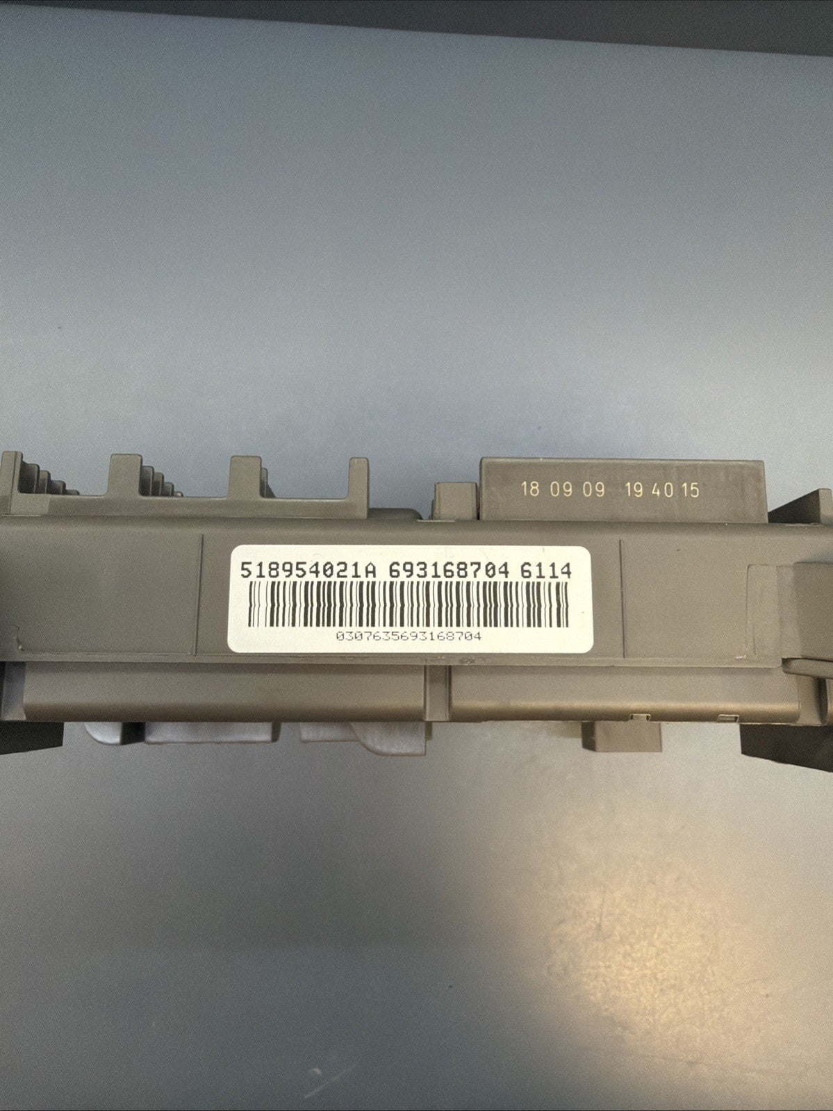 2007 - 2013 BMW E70 X5 Rear Trunk Power Distribution Fuse Relay Box 6931687 OEM