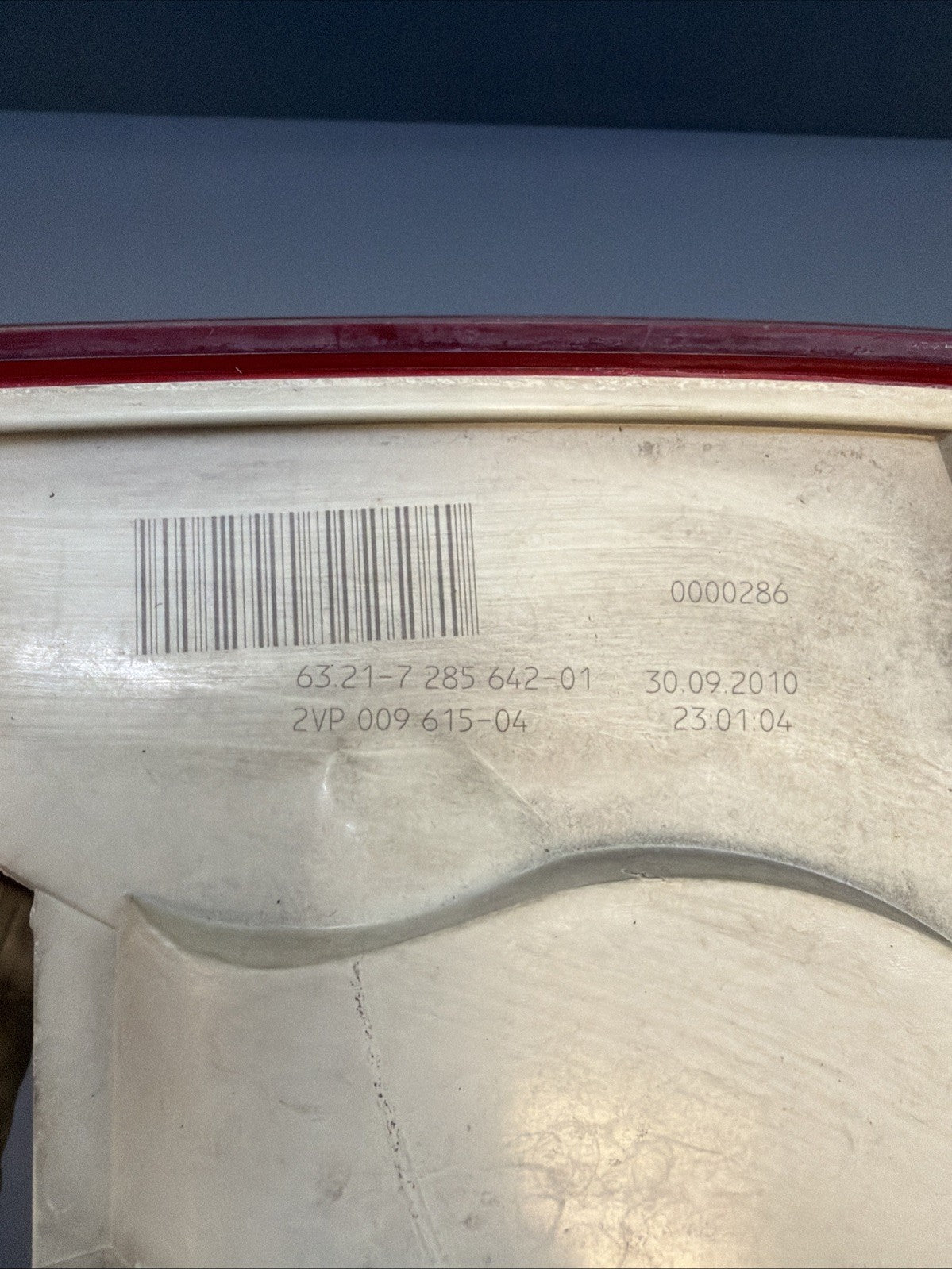 2008 - 2011 BMW E82 128I 135I REAR RIGHT PASSENGER OUTER TAIL LIGHT OEM 7285642
