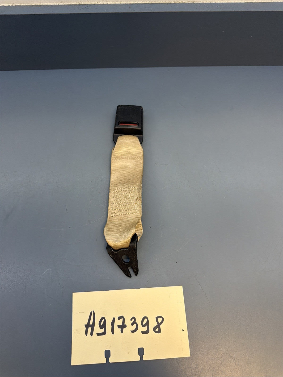 2009-2011 BMW 335I - REAR Center SEAT BELT Buckle / Receiver 9160117