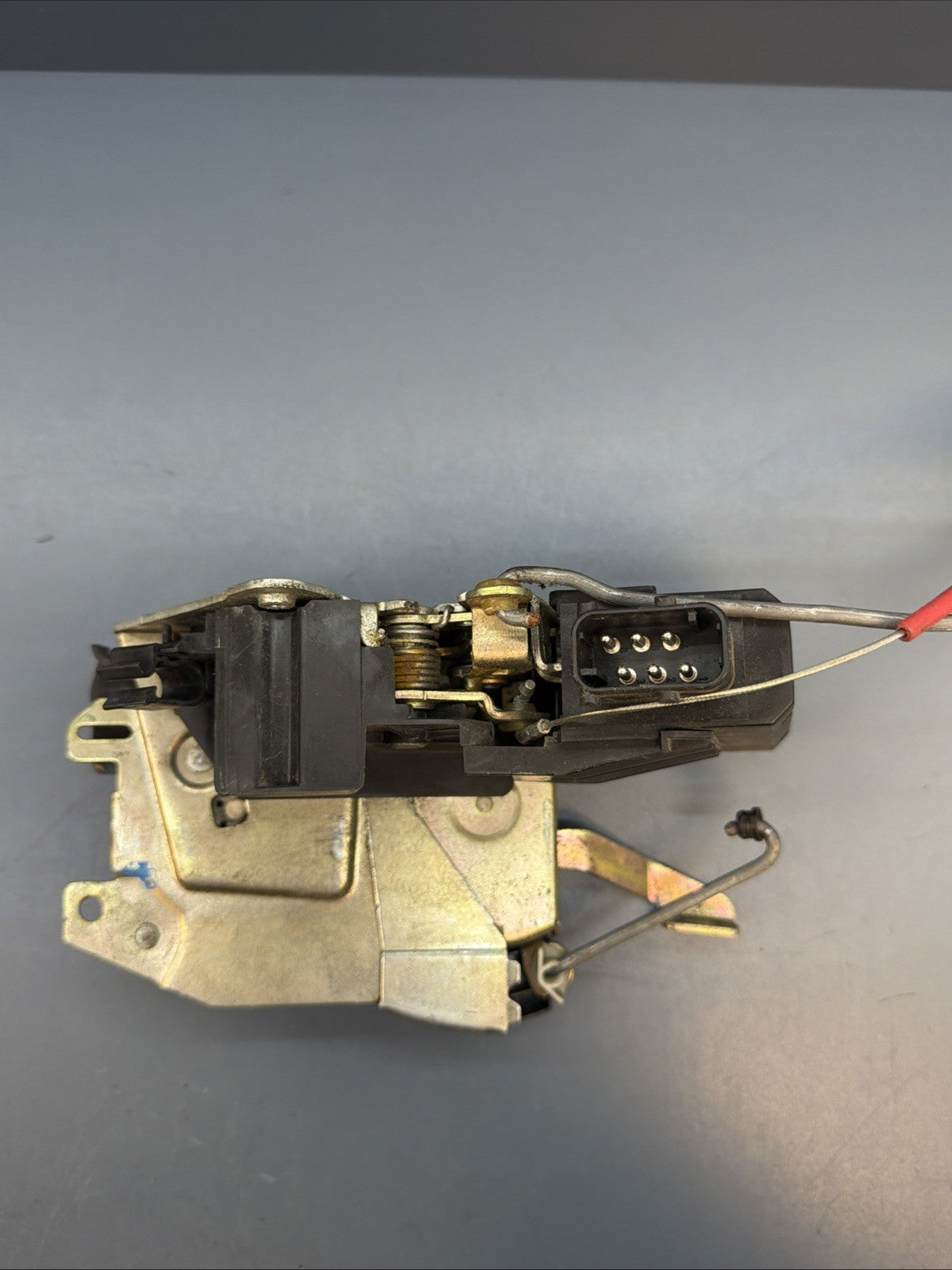 Genuine BMW E34 Door latch Main mechanism Driver  Front 51218138923