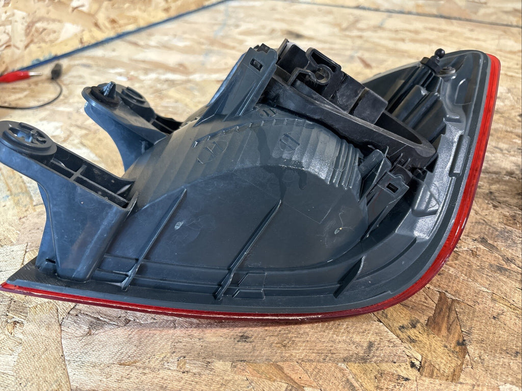 BMW 328i  TAILLIGHT DRIVER LEFT  183611-12 OEM 12 13 14 15  7259895-07