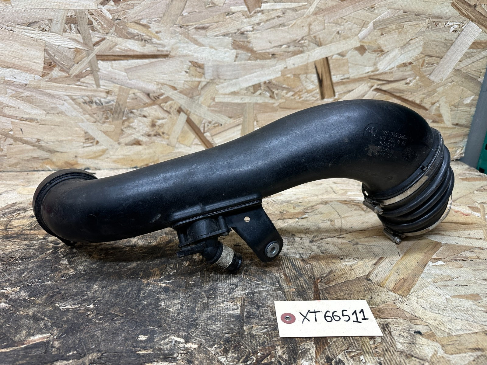 BMW 2012-2015 E84 X1 TURBOCHARGER INLET INTAKE DUCT OEM 7599286