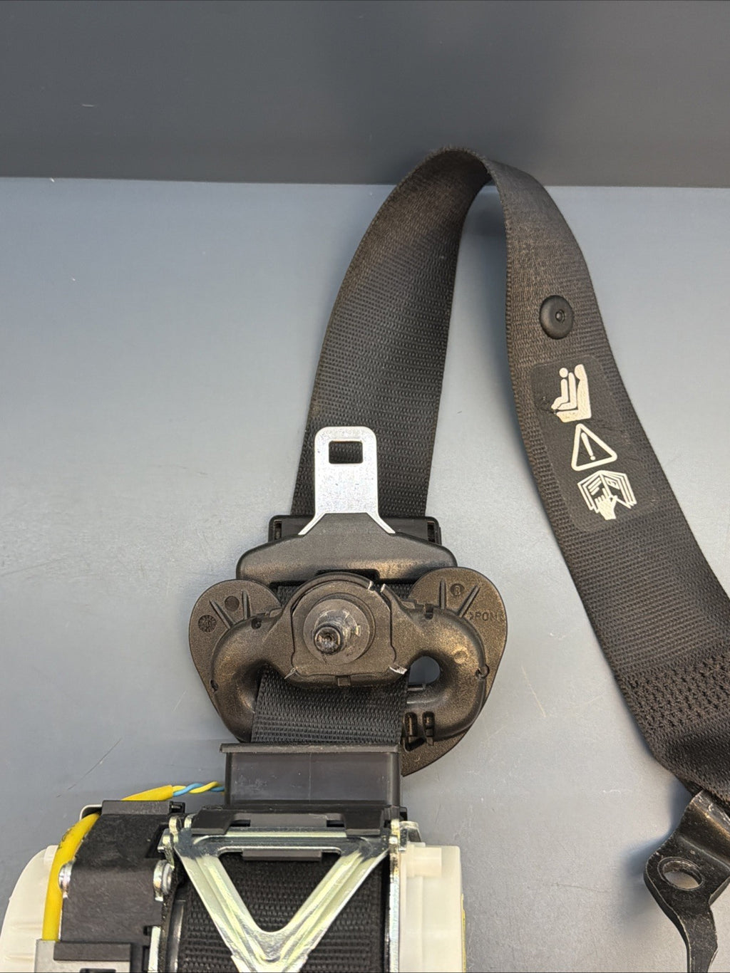 2006-2013 BMW E90 E92 Front Right Passenger Side Seat Belt Retractor 34072775