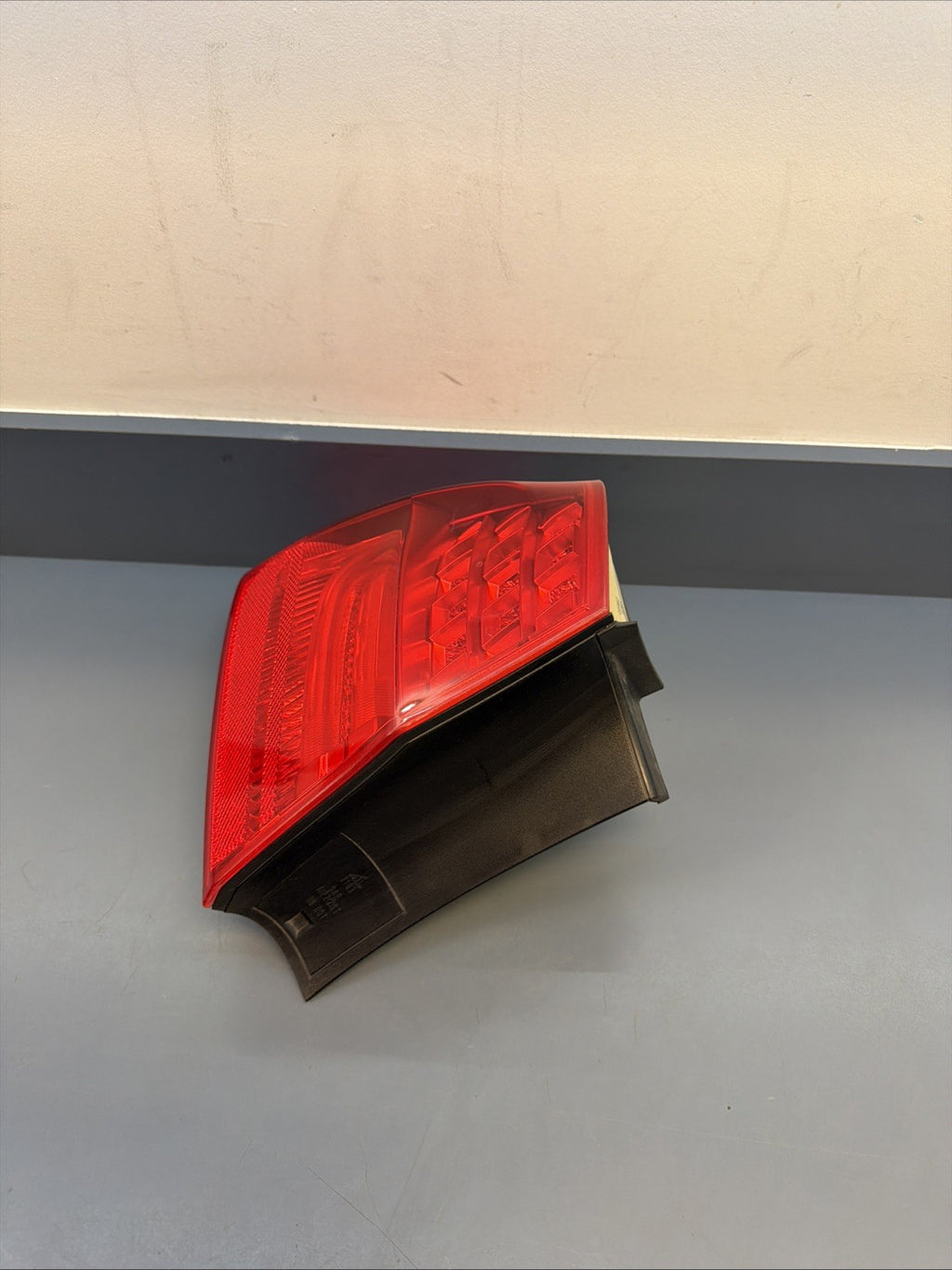 09-11 BMW E90 3 SERIES 328i 335i REAR LEFT DRIVER SIDE OUTER TAIL LIGHT 4871735
