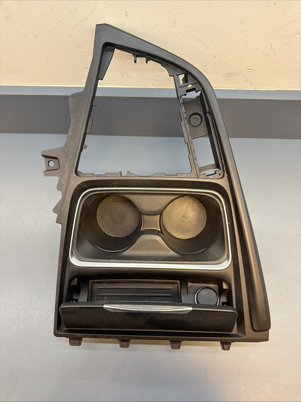12-18 BMW F30 320i xDrive Center Console Cup Holder Ashtray Panel Trim 9218925