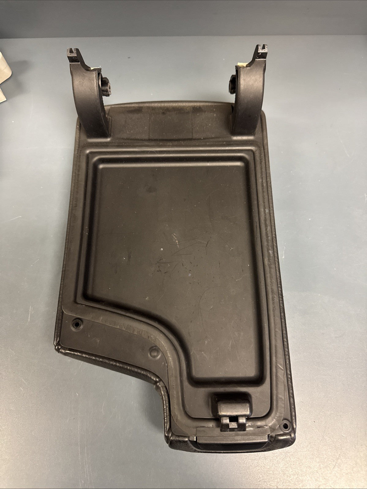 06-13 OEM BMW E90 E92 E93 335 Center Console Armrest Tray BLACK Leather Dakota*