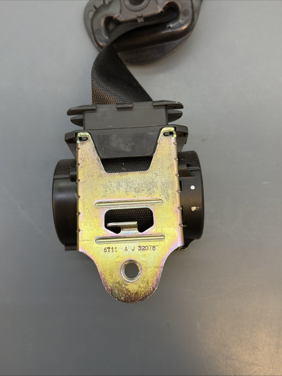 04-10 BMW E60 525i 530i 535i Passenger Right Front Seat Belt Retractor OEM
