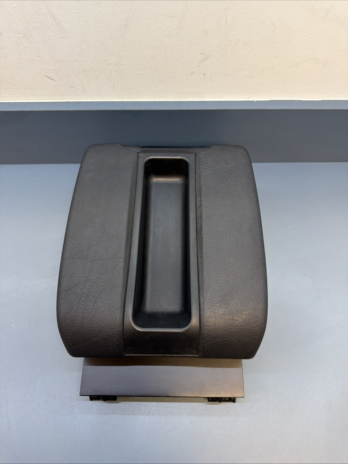 1998-03 BMW E39 540i 530i 525i Armrest Arm Rest 8213862 CENTER CONSOLE