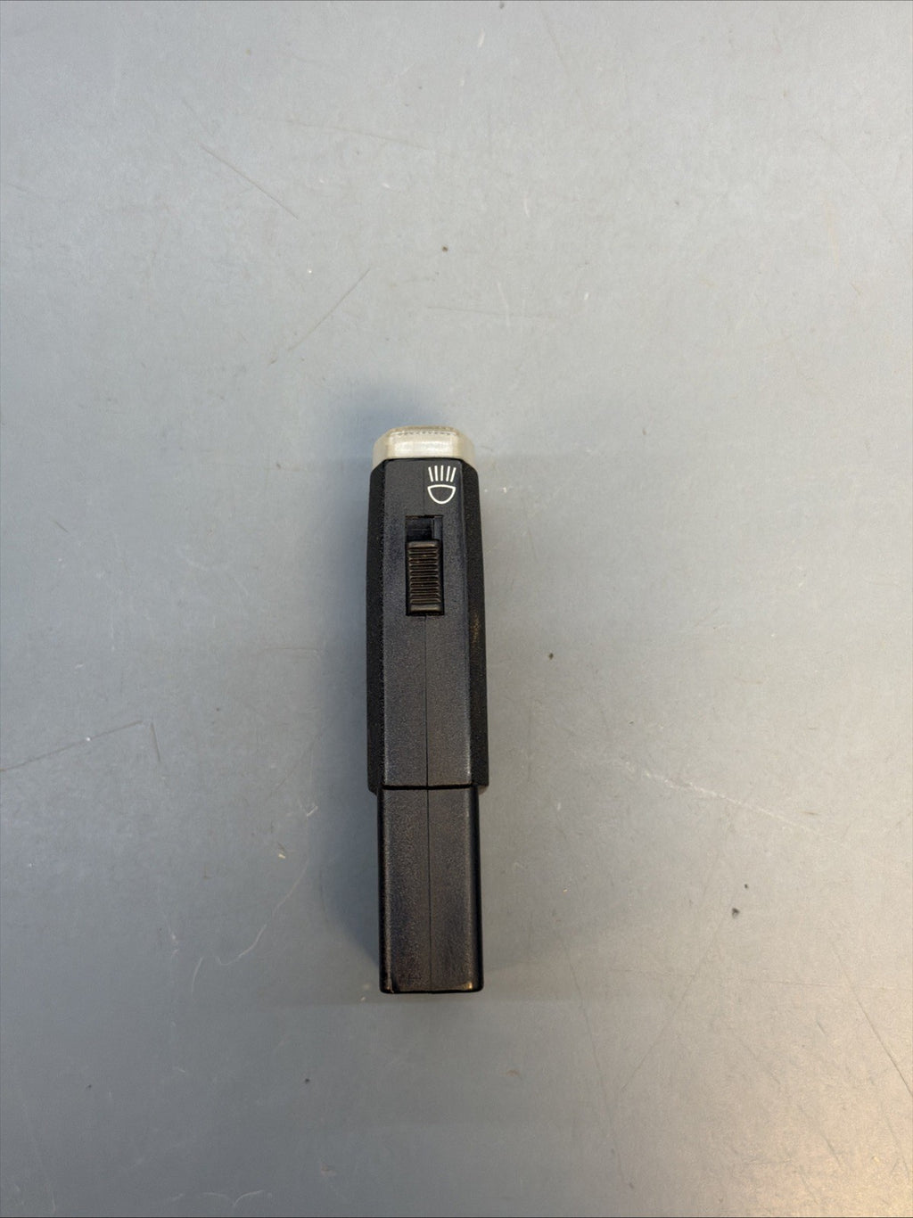 BMW E38 E39 E46 E52 E53 E60 E63 E64 GLOVE BOX RECHARGEABLE FLASH LIGHT 8360066