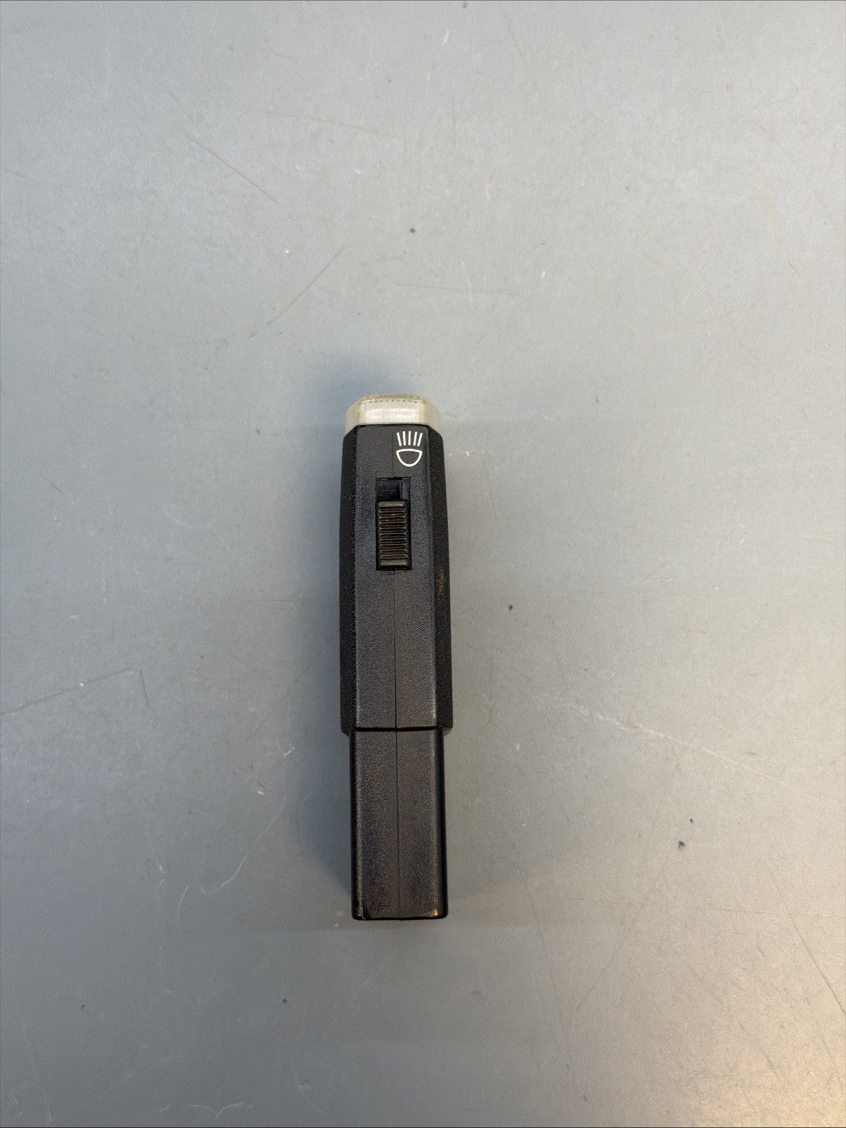 BMW E38 E39 E46 E52 E53 E60 E63 E64 GLOVE BOX RECHARGEABLE FLASH LIGHT 8360066