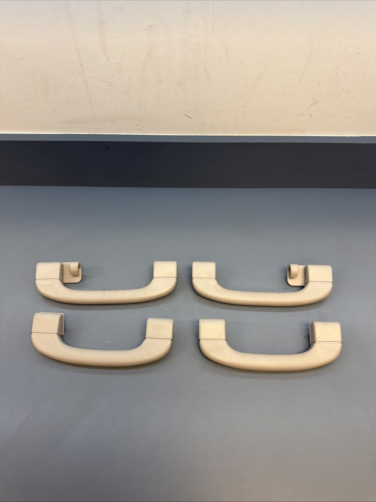 04-07 BMW E60 530i 525i 550 FRONT REAR LEFT RIGHT UPPER HANDLE 7033662