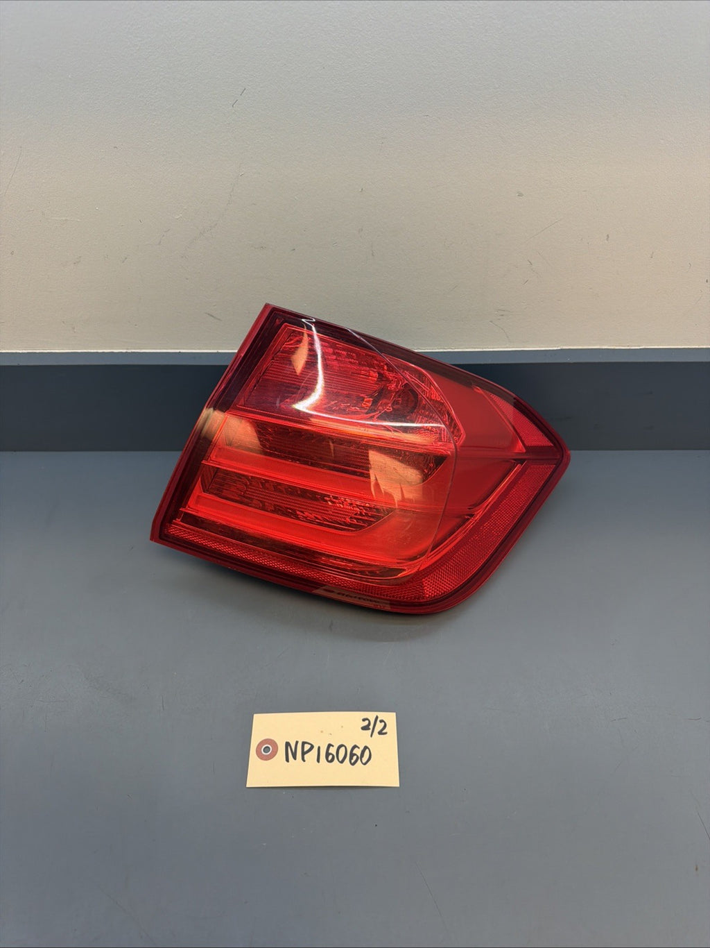 12-16 BMW F30 REAR RIGHT SIDE TRUNK OUTER STOP TAILLIGHT TAILLAMP OEM 7259896