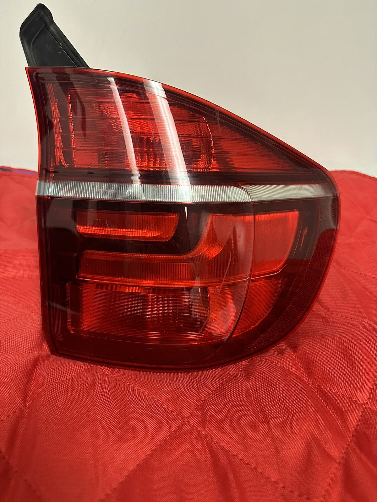 OEM 2011 BMW X5 REAR LEFT SIDE OUTER TAIL LIGHT 7227792