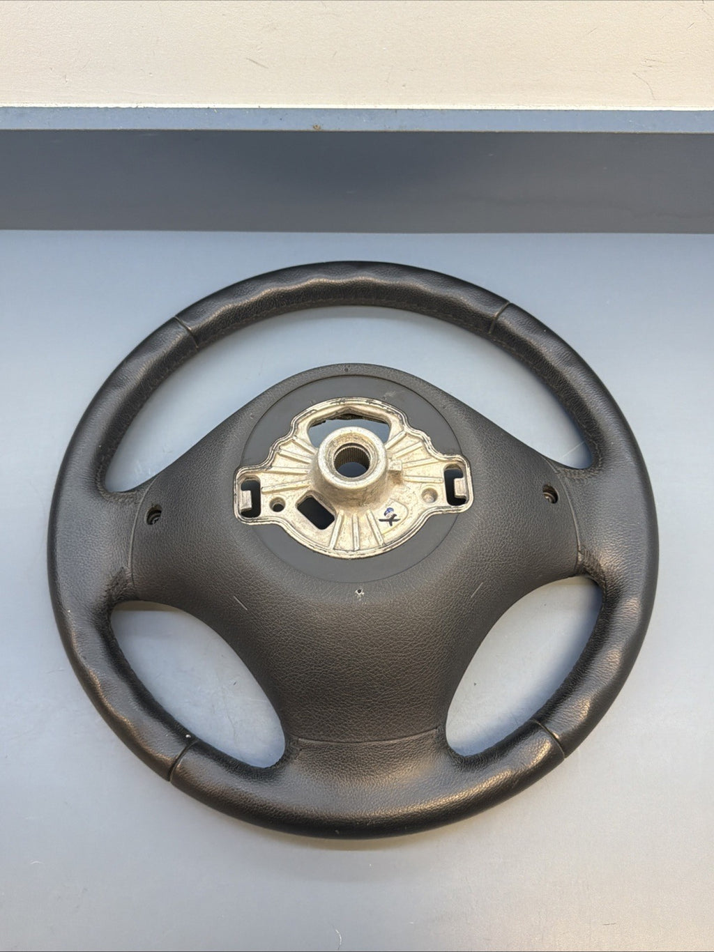 12-2016 BMW 320I F30 FRONT 3 SPOKE STEERING COLUMN WHEEL LEATHER BLACK 62558150E