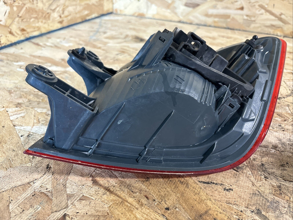 BMW 328i  TAILLIGHT DRIVER LEFT  183611-12 OEM 12 13 14 15  7259895-07