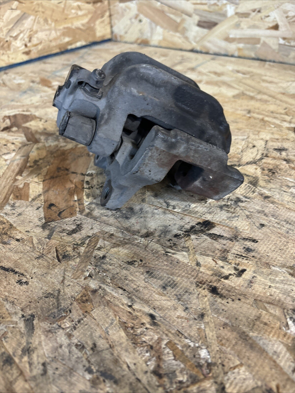 W09067 - 163W RIGHT REAR BRAKE CALIPER / 681582 FOR BMW 3 SERIES