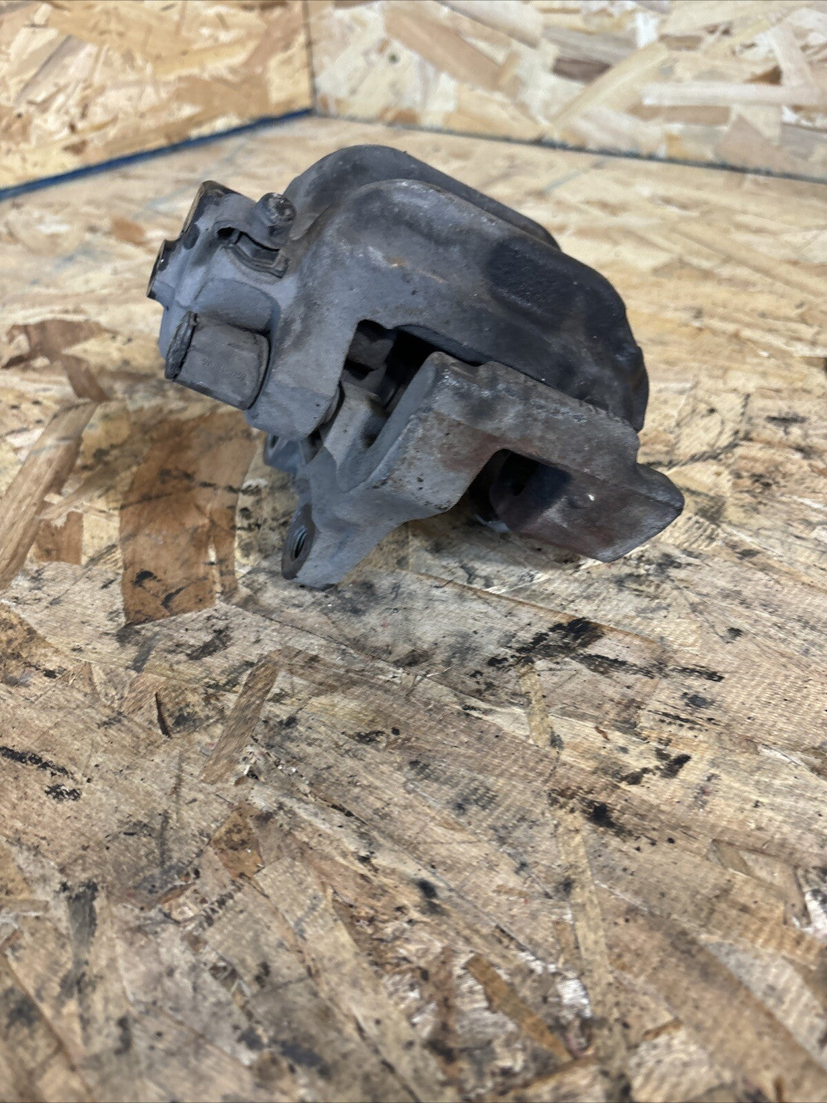 W09067 - 163W RIGHT REAR BRAKE CALIPER / 681582 FOR BMW 3 SERIES