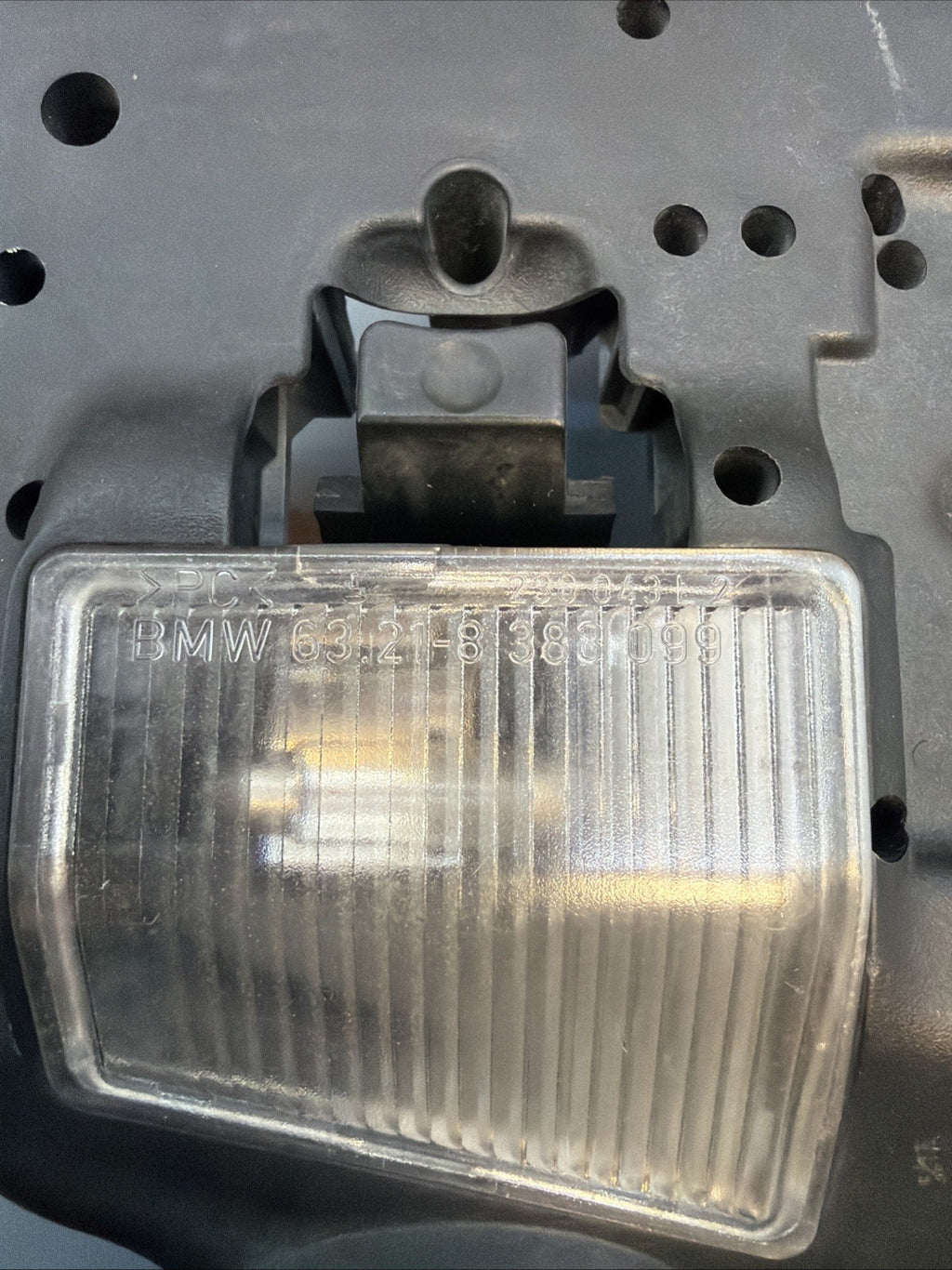 BMW 3 E46 LEFT TAIL LIGHT BULB SOCKET 63218383827 8383827