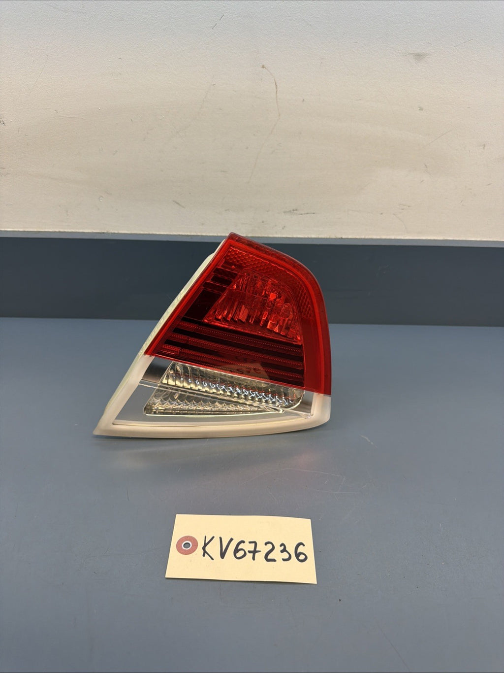 06-08 BMW E90 325i Rear Right Side Inner Tail Light Saloon 6937460 OEM PRE LCI