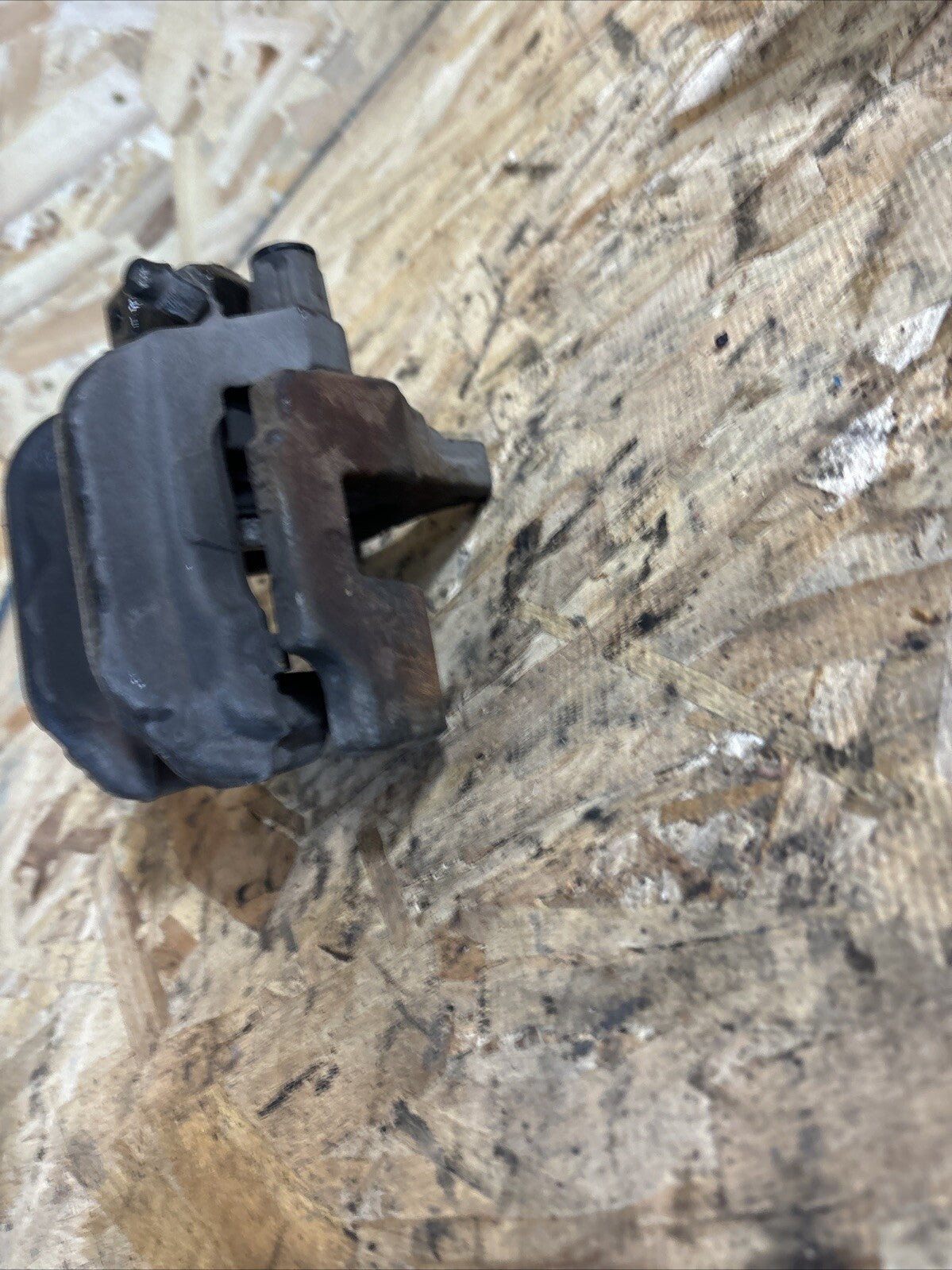 W09067 - 163W LEFT REAR BRAKE CALIPER / 681582 FOR BMW 3 SERIES