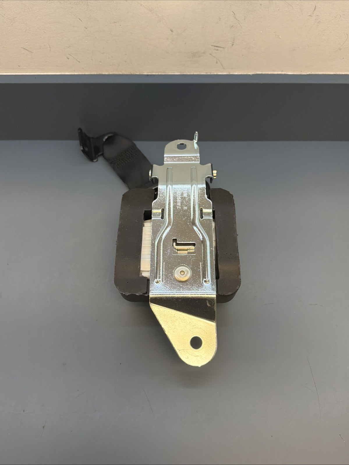 2018 - 2023 BMW X2 F39 REAR RIGHT SIDE SEAT BELT SEATBELT RETRACTOR OEM 7422967