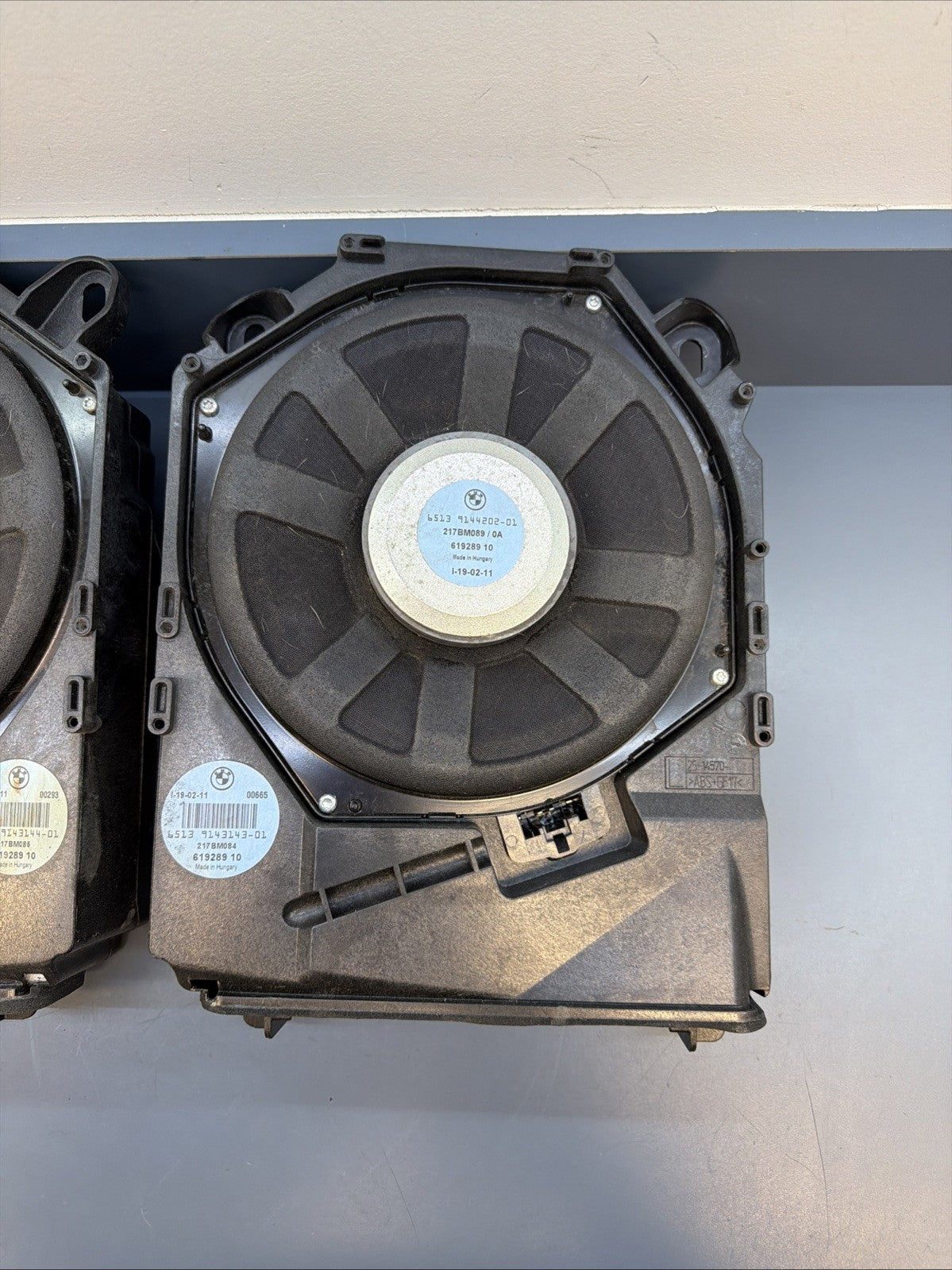 08-13 BMW E92 E90 3 SER FRONT LEFT & RIGHT HI-FI SUBWOOFER SET 9143143 9143144