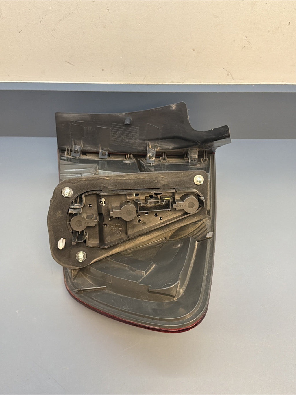 OEM 2012-2015 BMW X1 LH REAR LEFT DRIVERS TAIL LIGHT ASSEMBLY 2990111