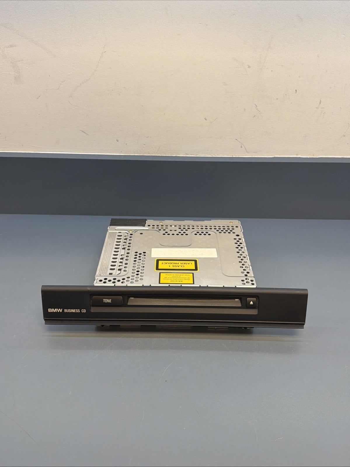 1999-2006 BMW 5 SERIES 525/528/530/540/X5 BUSINESS CD PLAYER IN DASH OEM 6921960
