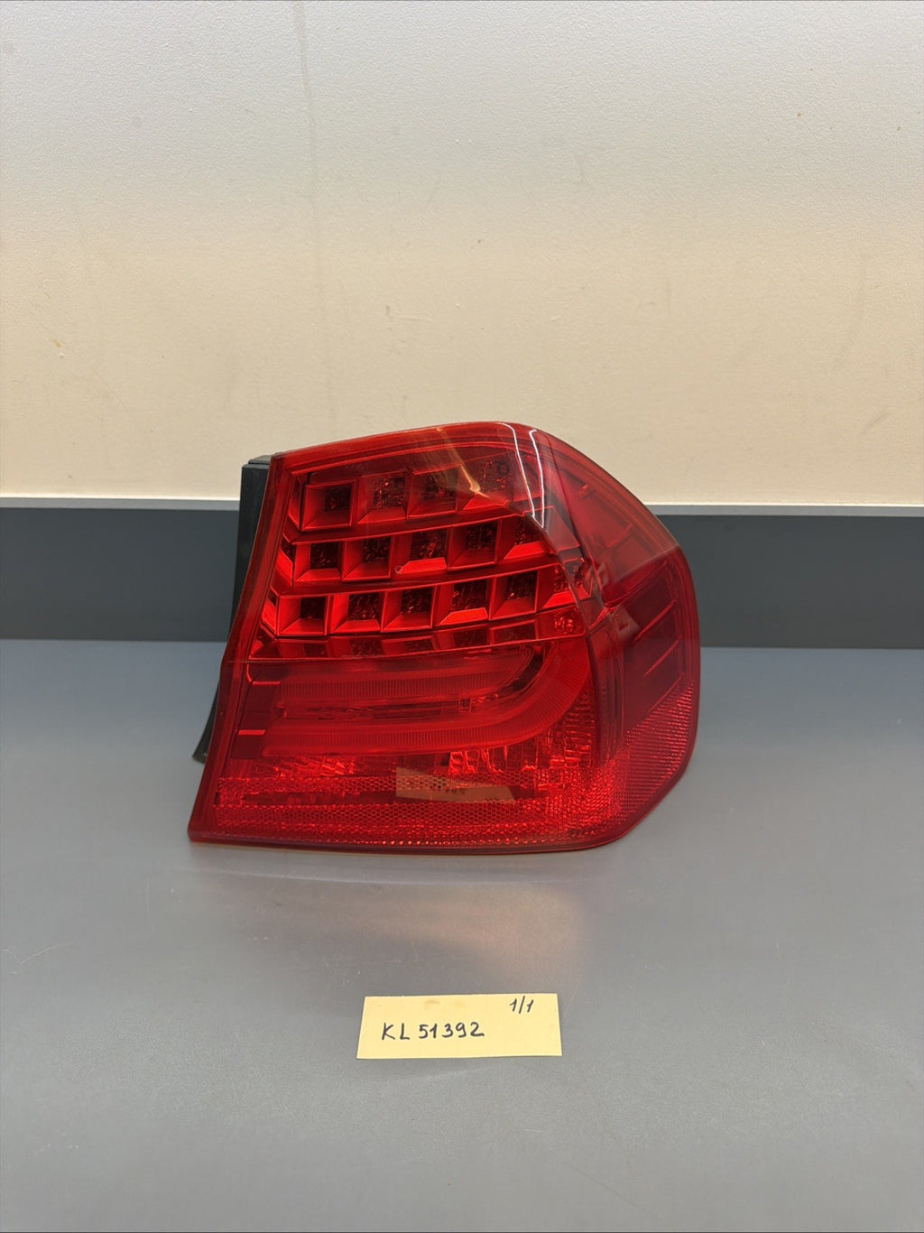 BMW E90 LCI 09-11 TYC TAIL LIGHT RT PASSNAGER SIDE OUTTER LIGHT 111167790