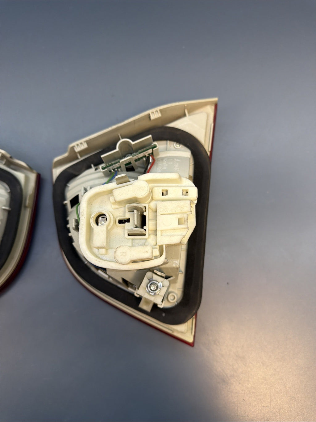 BMW 07-11 E90 LCI 3 SERIES R+L INNER TRUNK LED TAIL LIGHTS 2PC 7289428+7289427