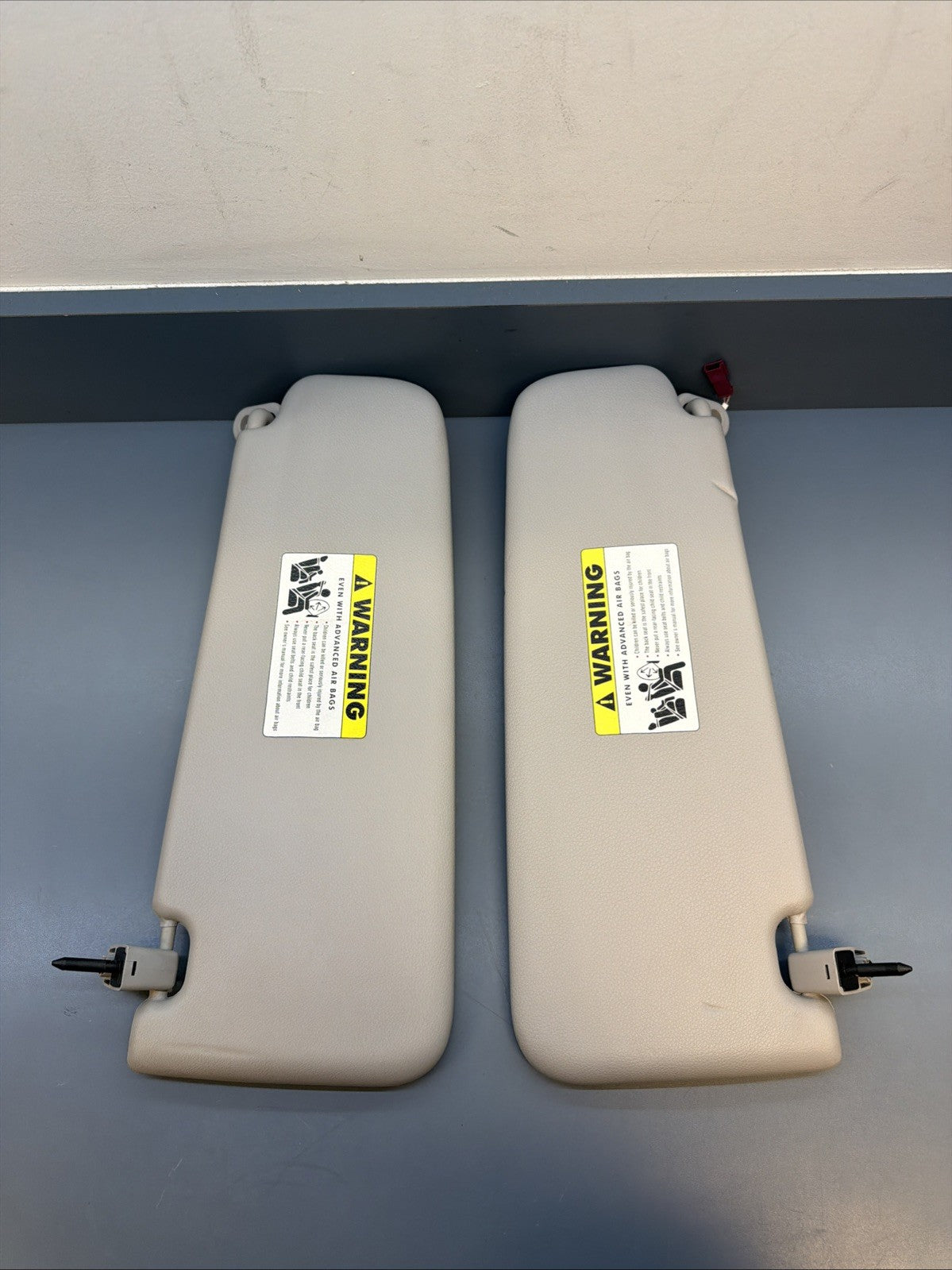 BMW E90 E91 E92 E93 Sun Visor Set OEM – Driver & Passenger 6905983 GRAY